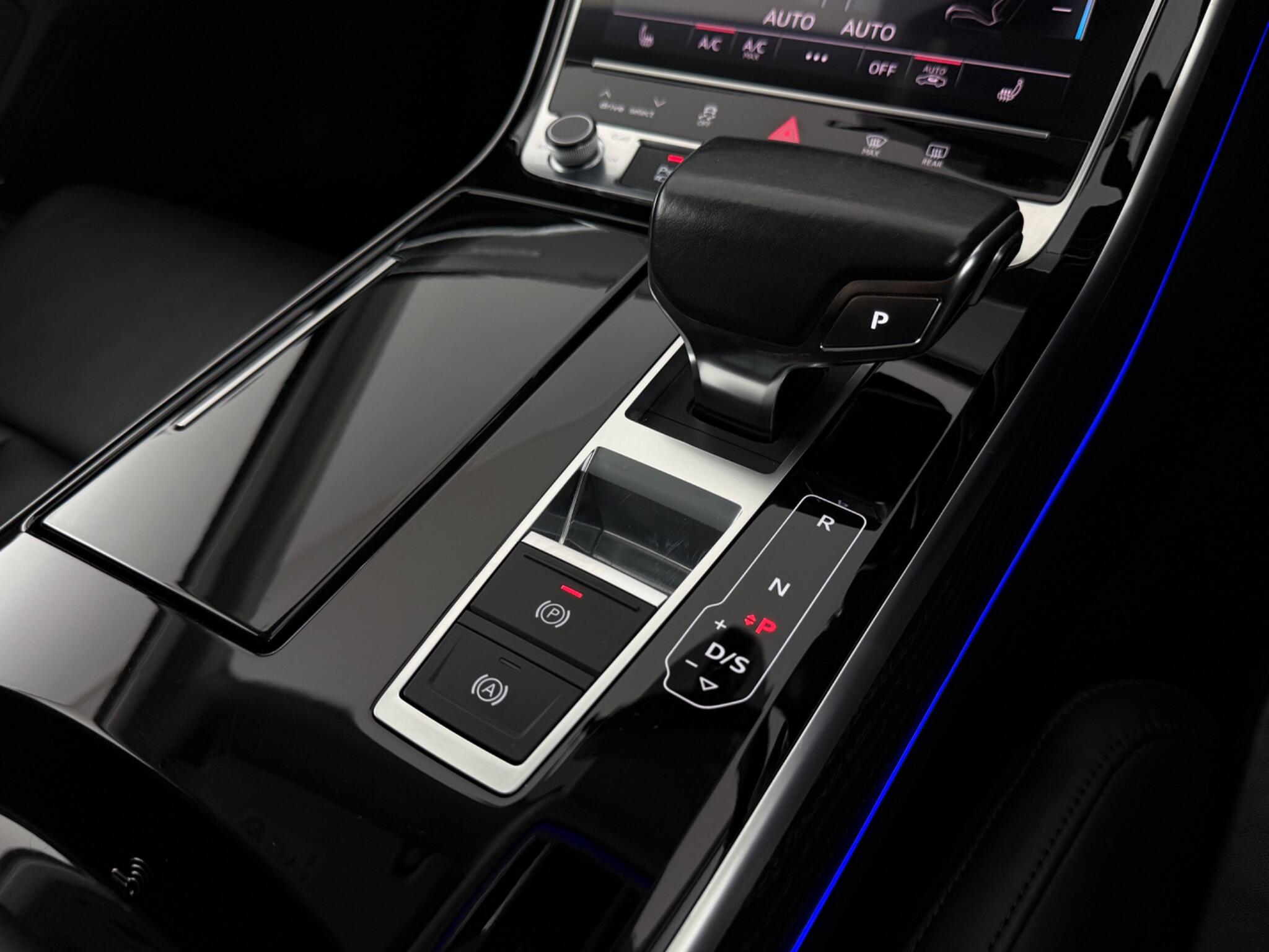 Audi A8 view 23