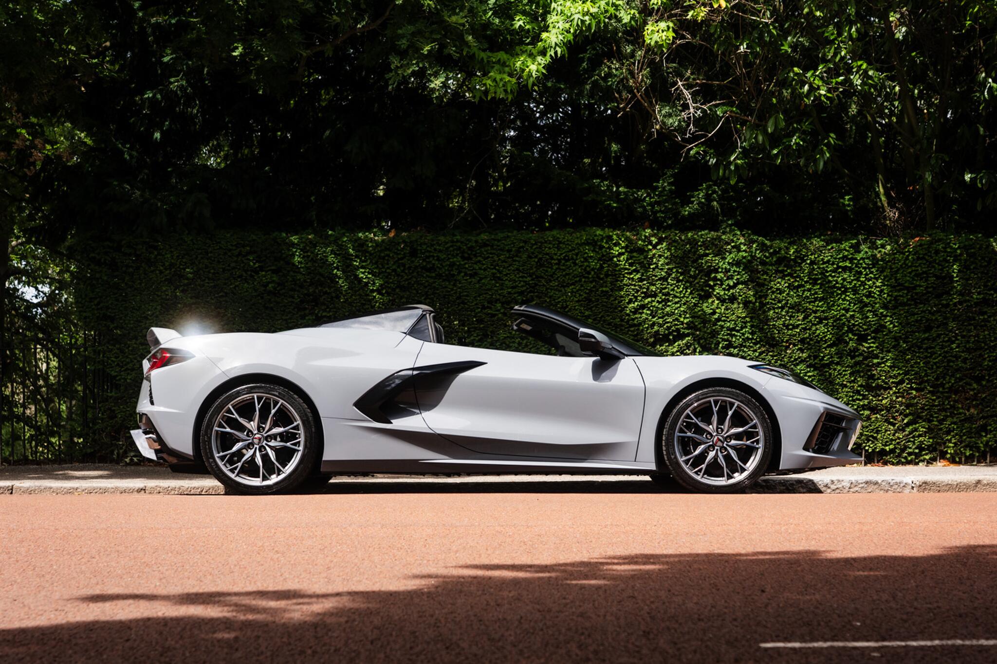 Chevrolet Corvette Stingray view 3