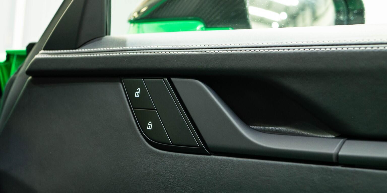 Porsche 911 view 24