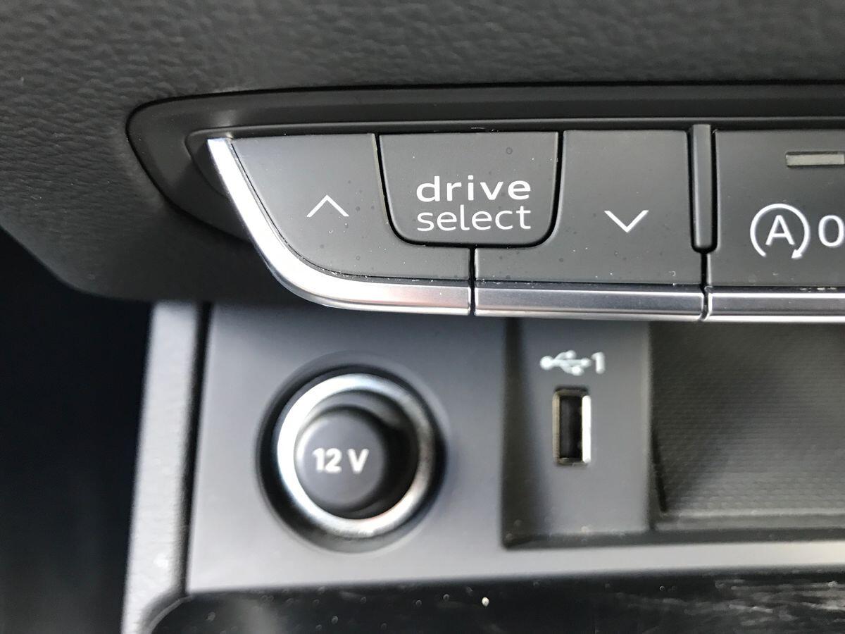 Audi Q5 view 18