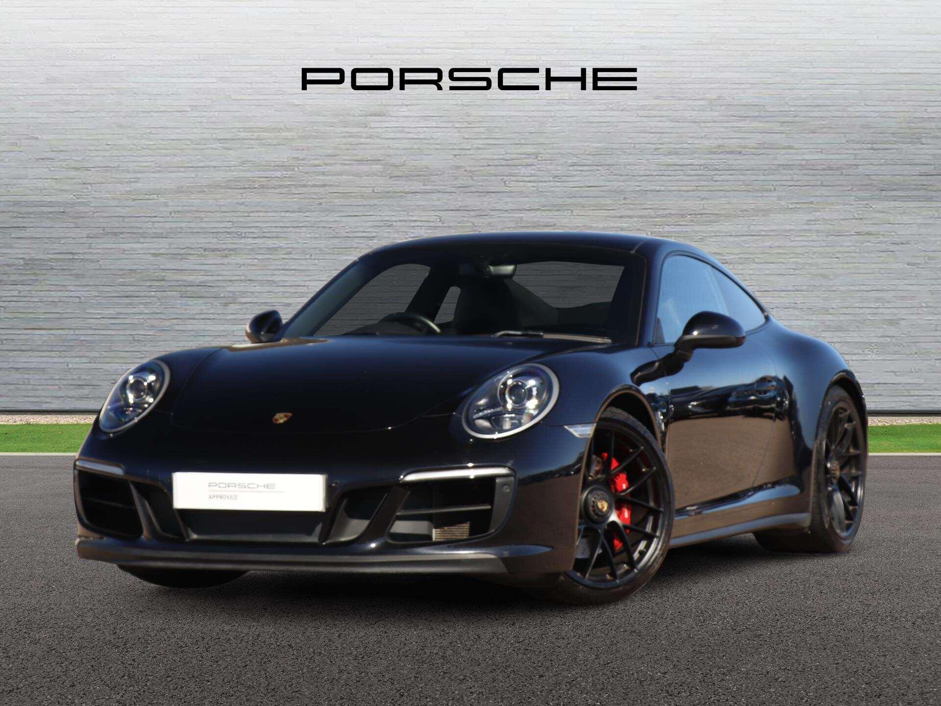 Porsche 911 view 7