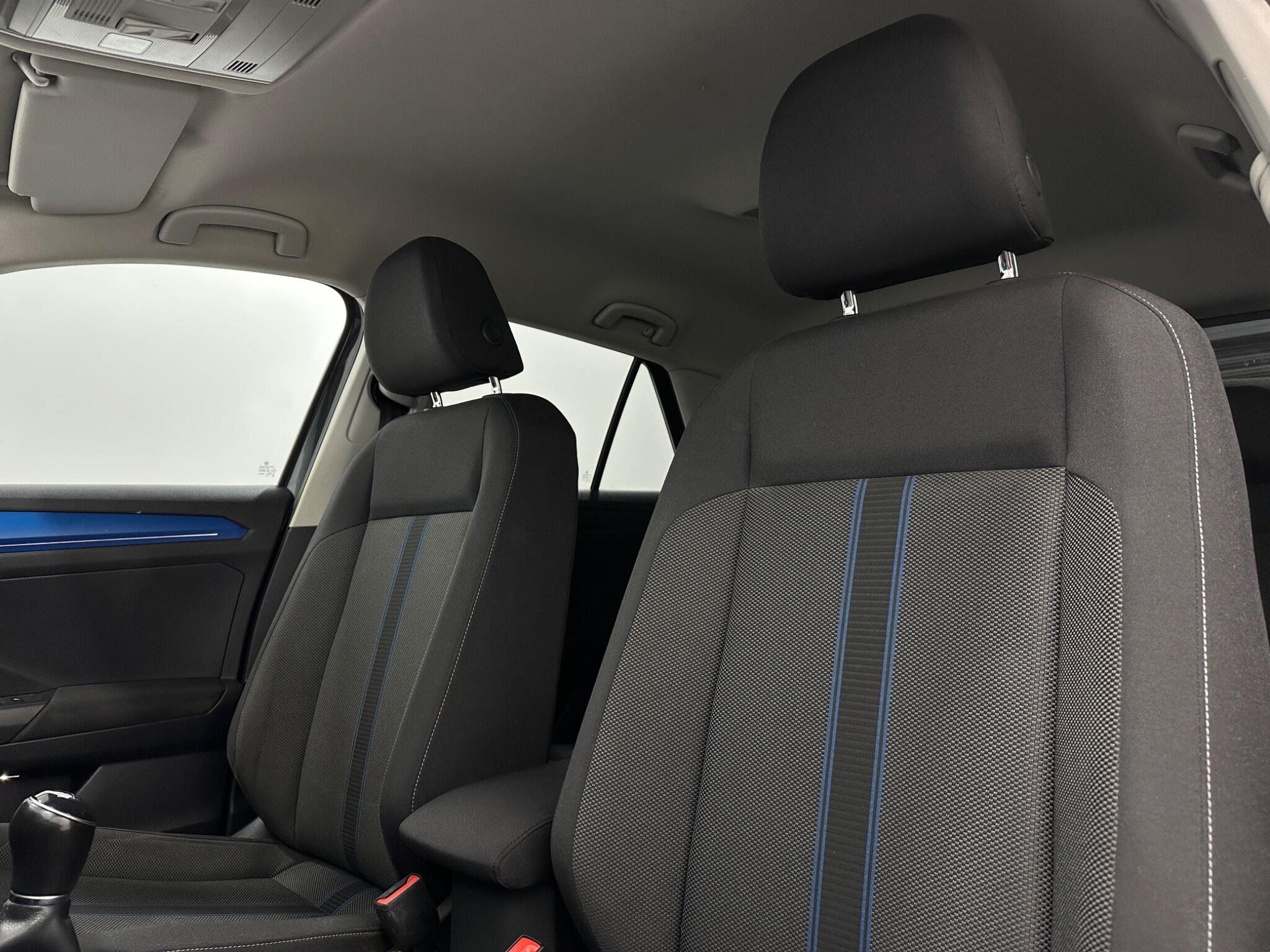 Volkswagen T-Roc view 35
