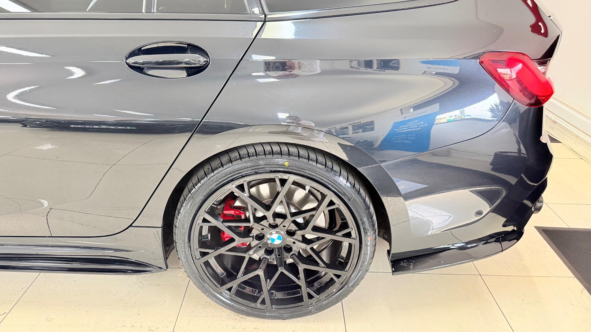 BMW 3 Series view 9