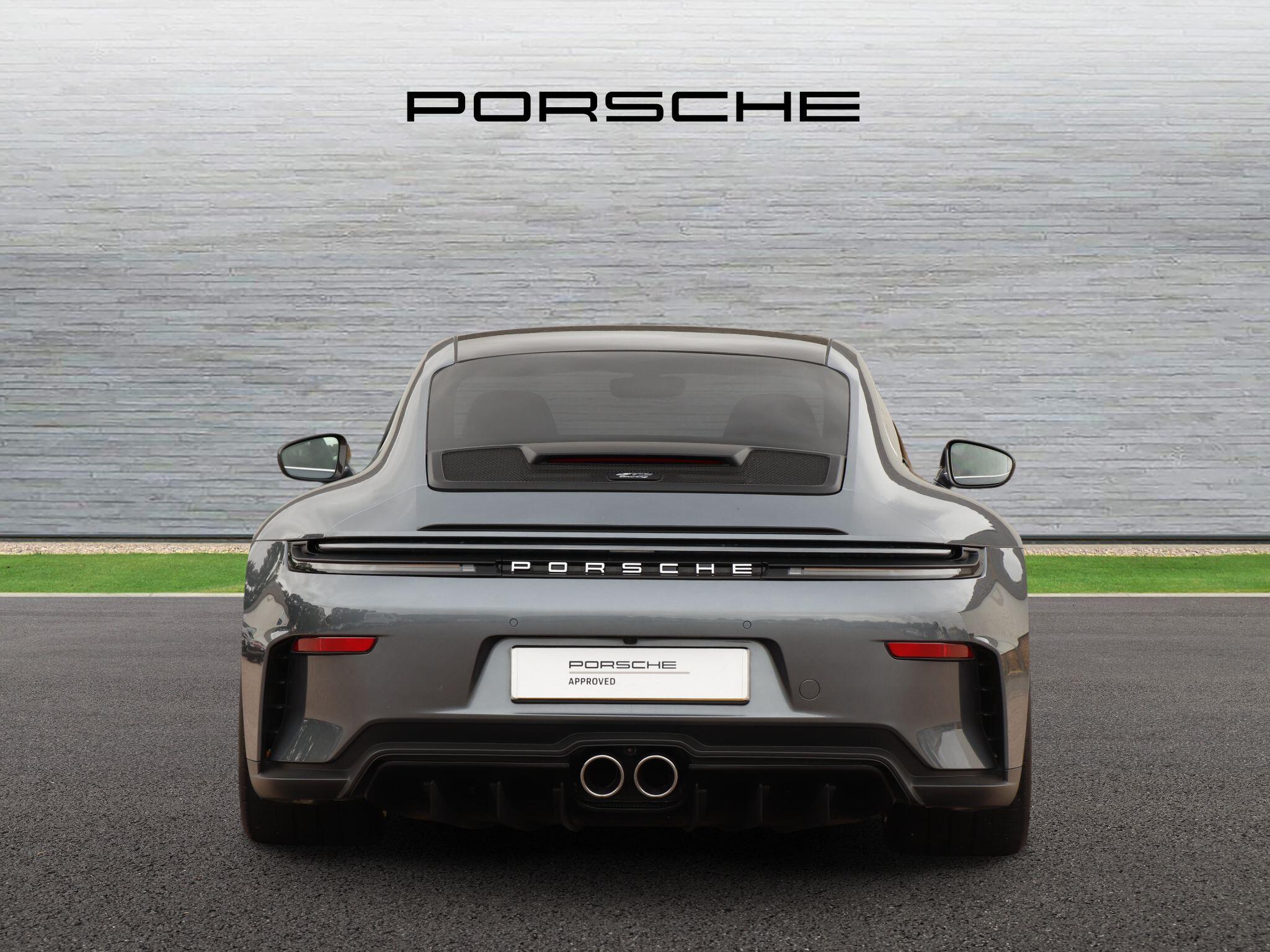 Porsche 911 view 4