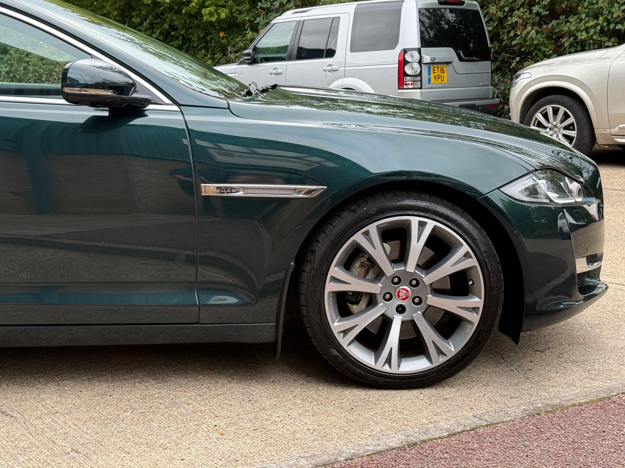 Jaguar XJ view 3