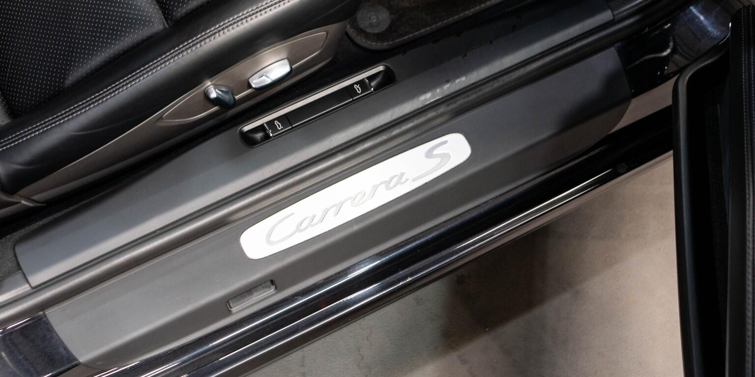 Porsche 911 view 23