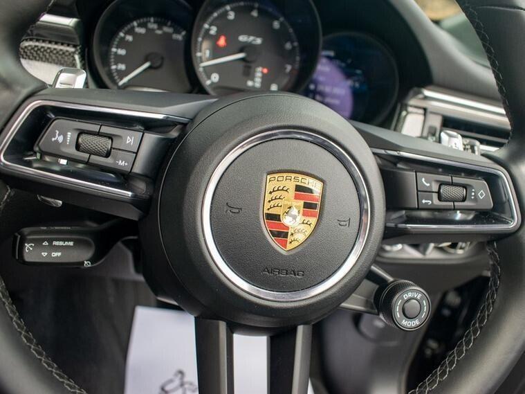 Porsche Macan view 26
