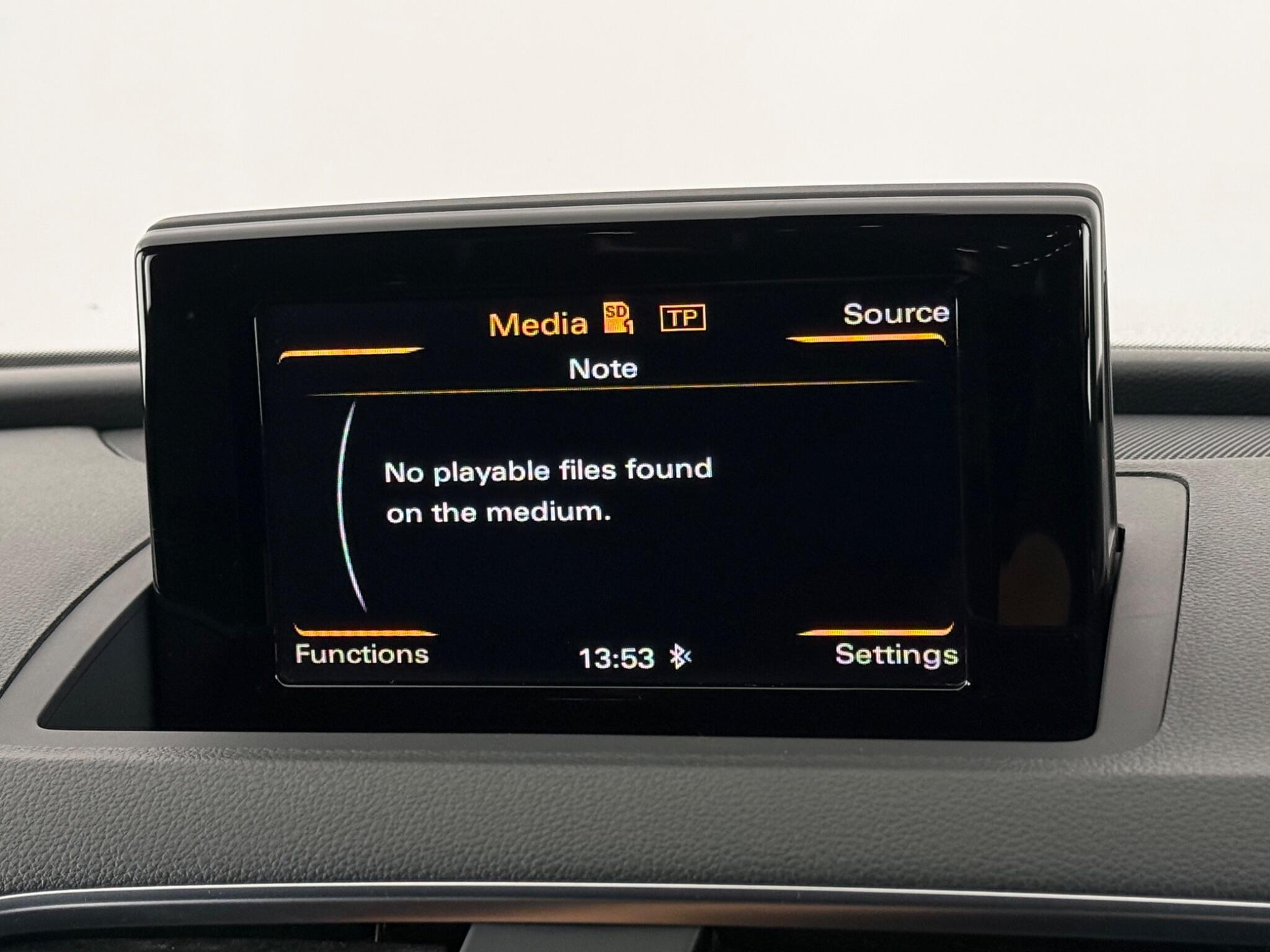 Audi Q3 view 23