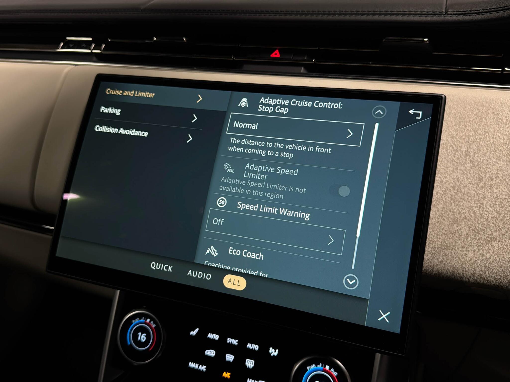 Land Rover Range Rover view 65