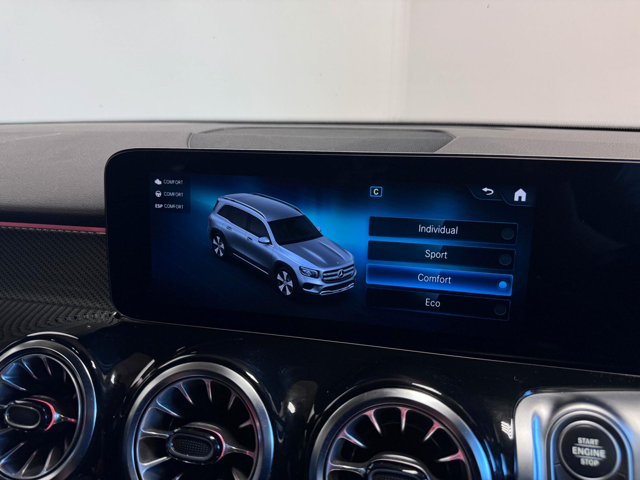 Mercedes-Benz GLB view 61