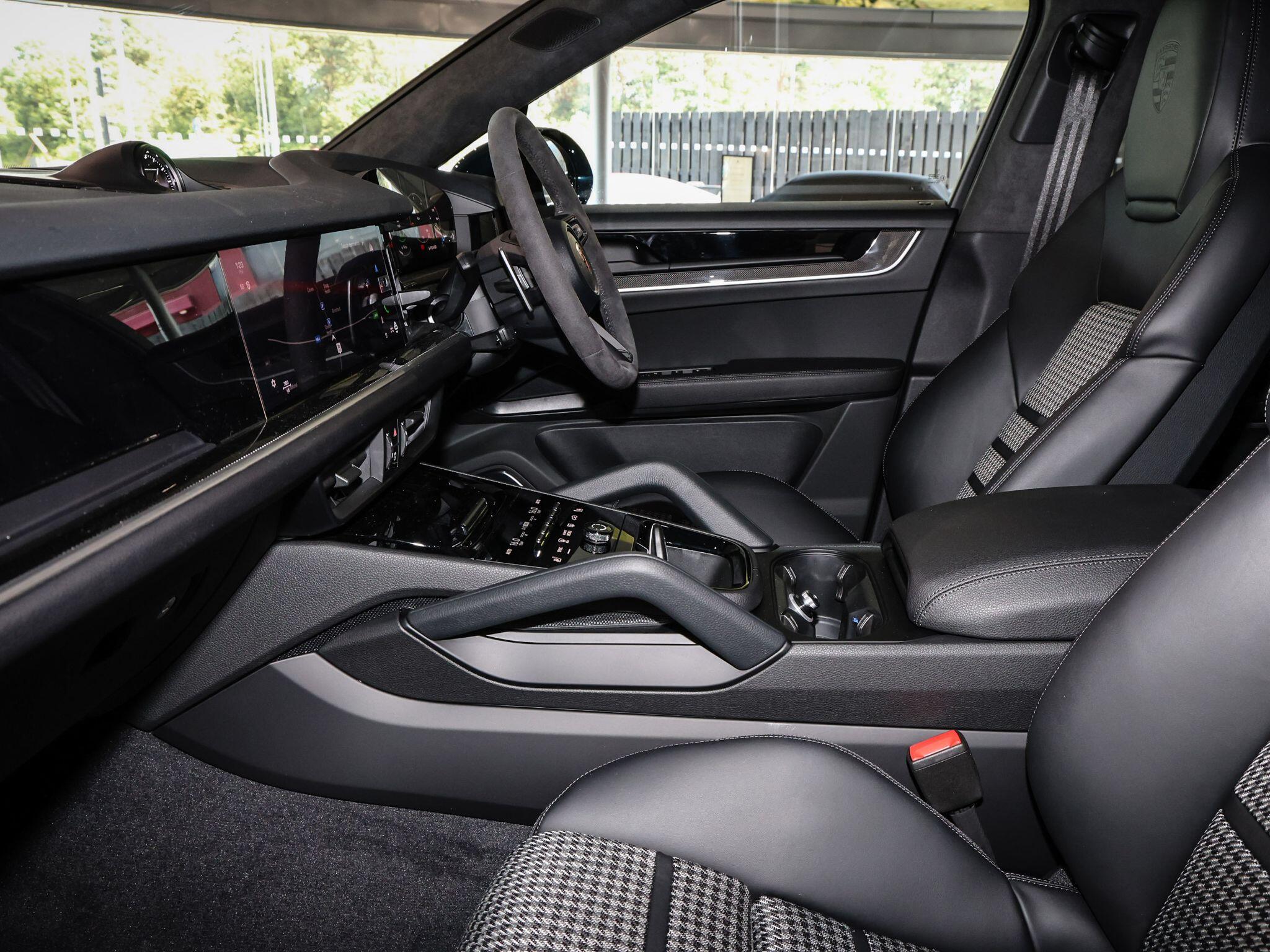 Porsche Cayenne view 54
