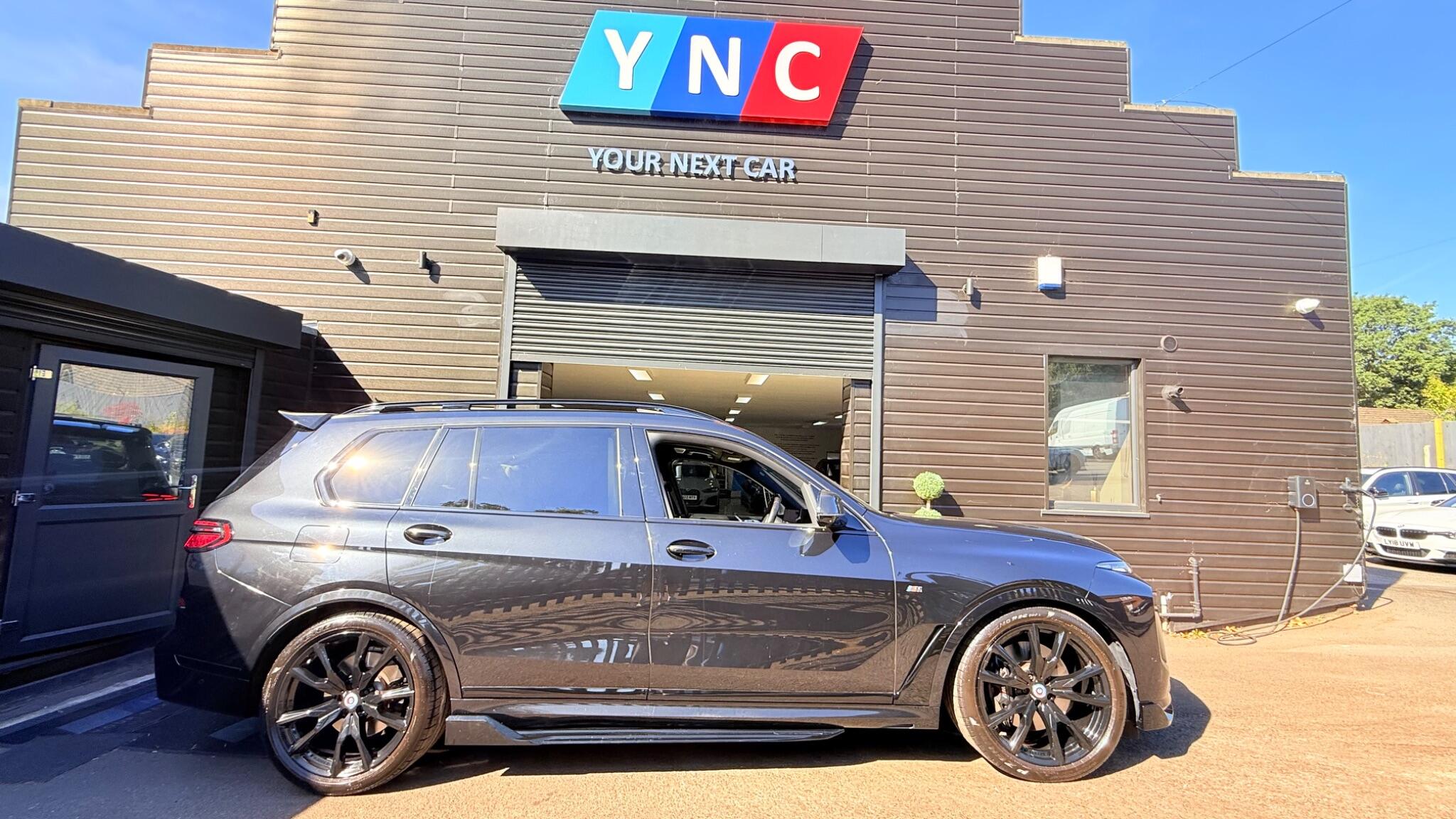 BMW X7 view 6