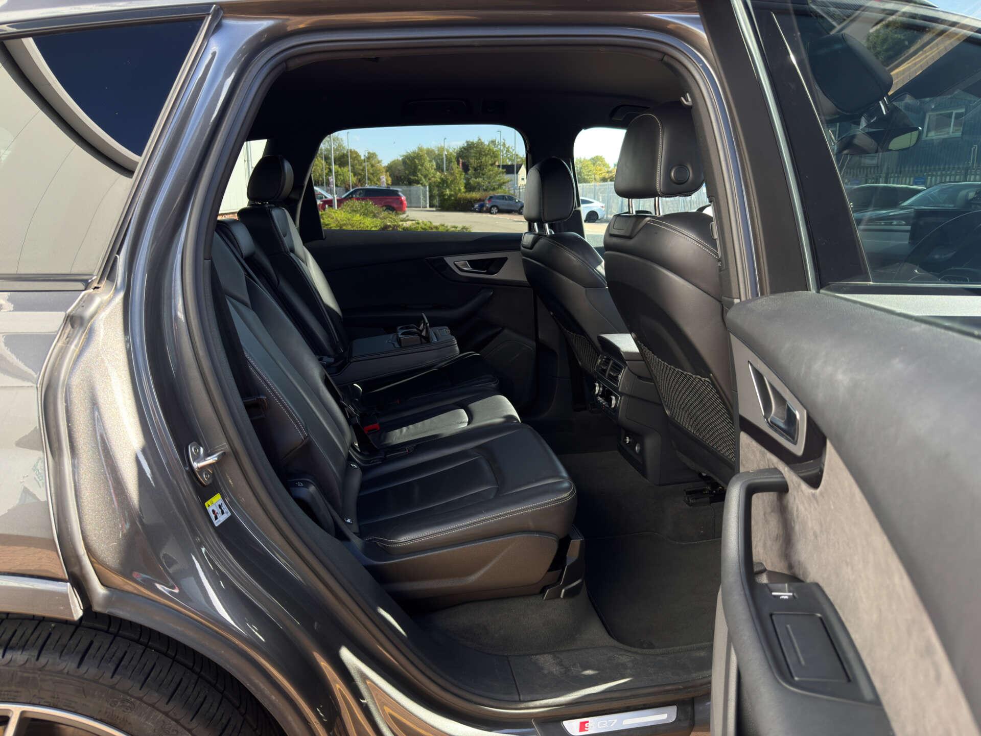 Audi SQ7 view 29