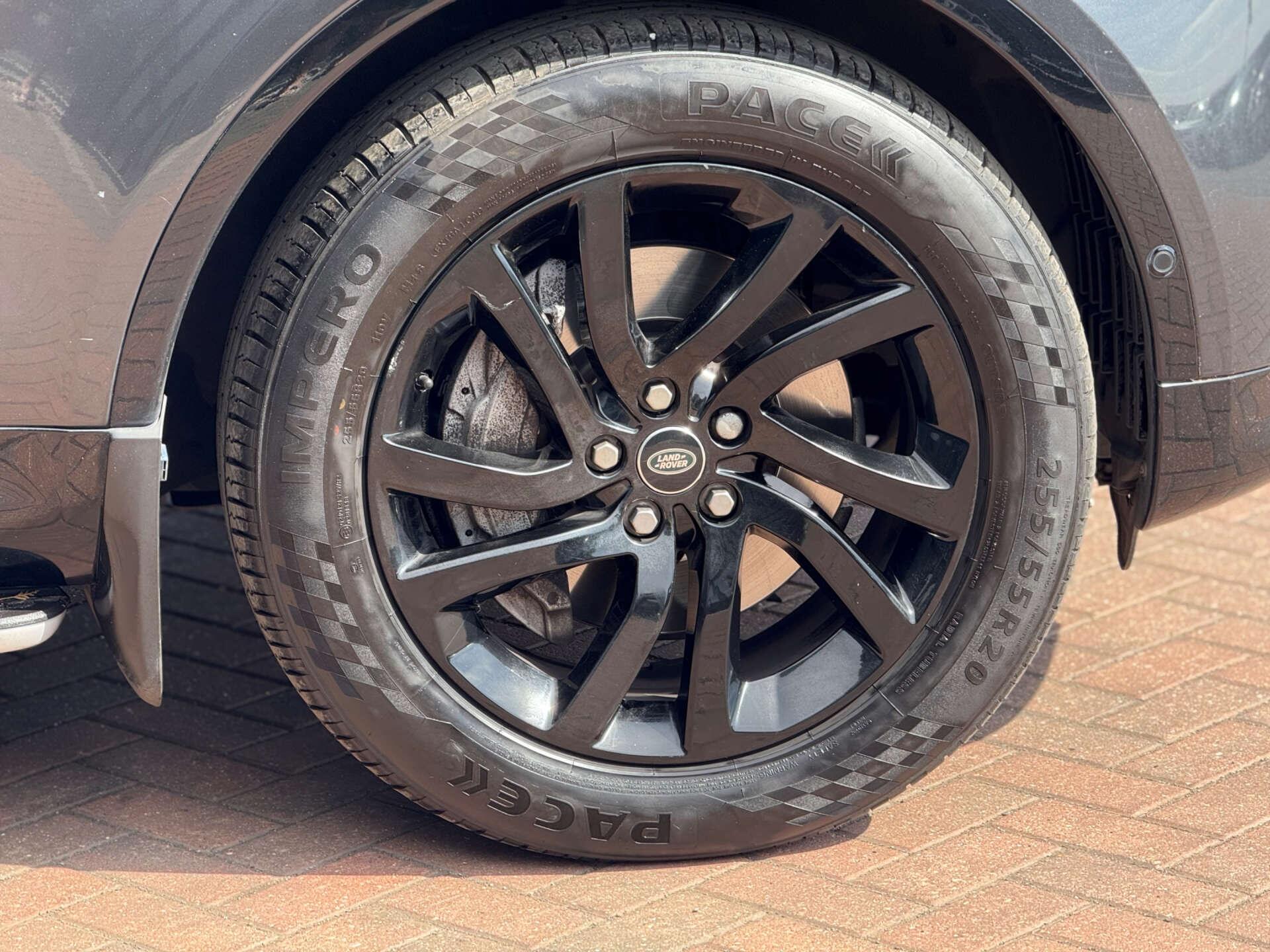 Land Rover Discovery view 18