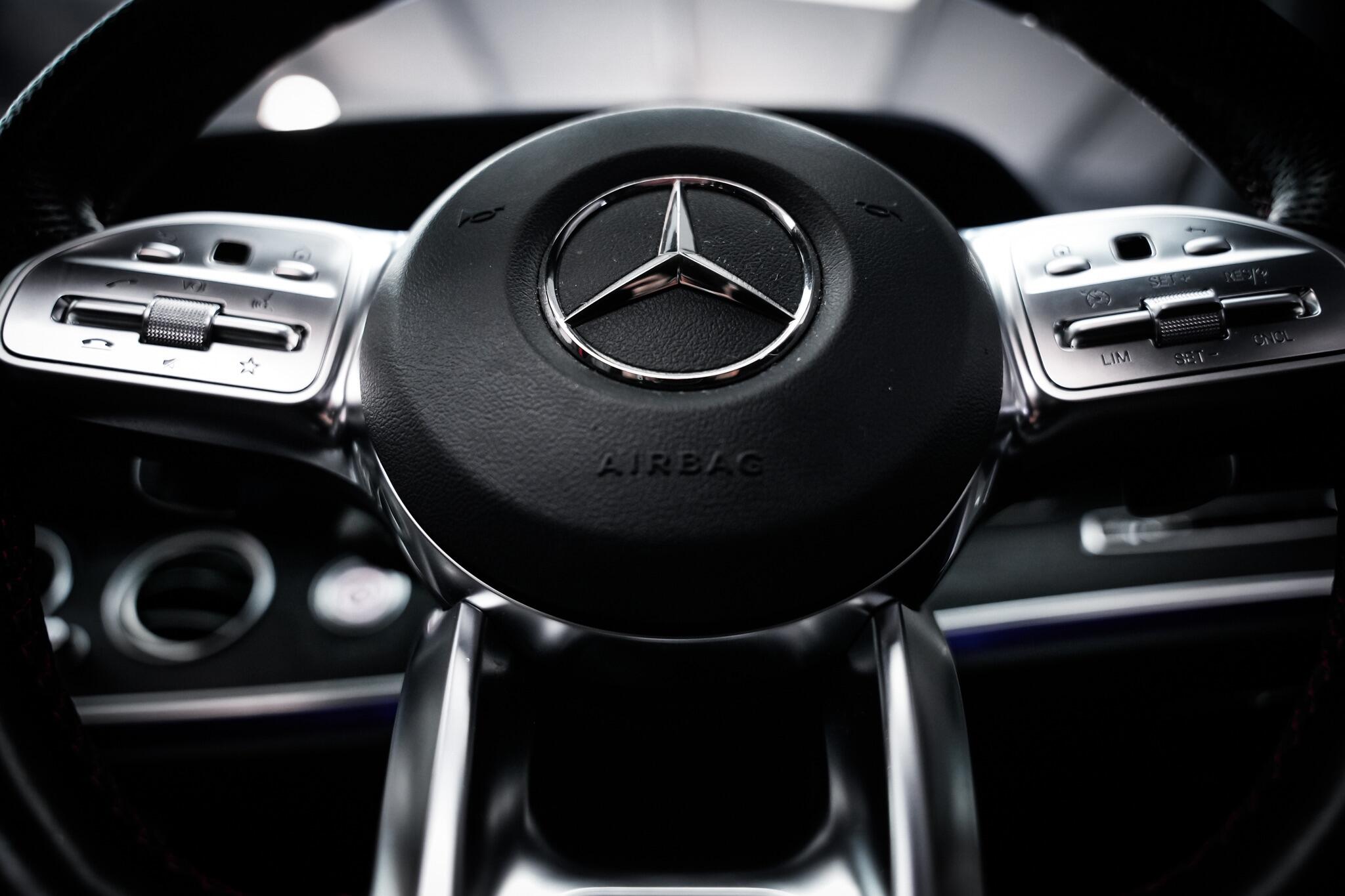 Mercedes-Benz E-Class view 40
