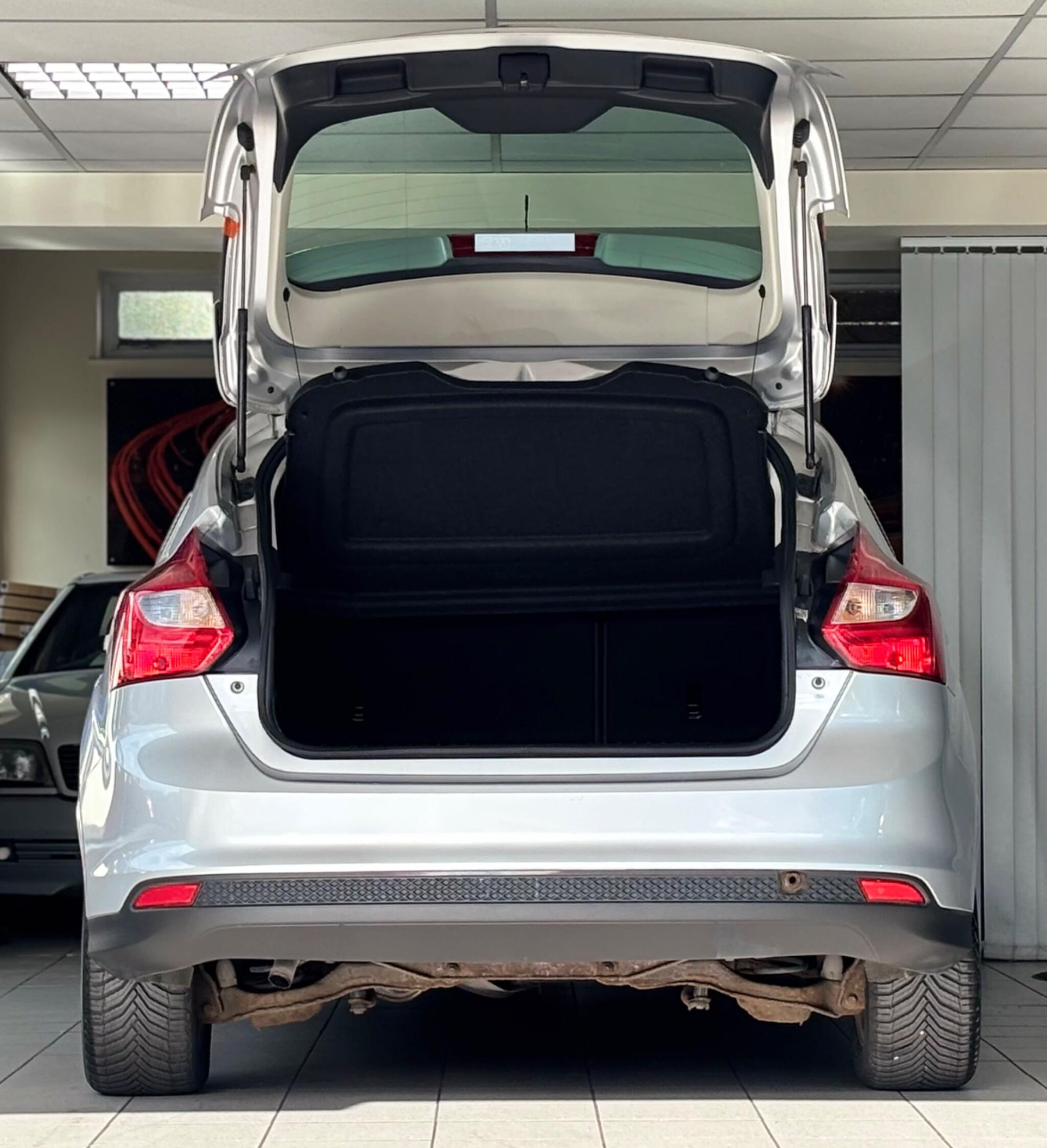 Ford Focus view 22