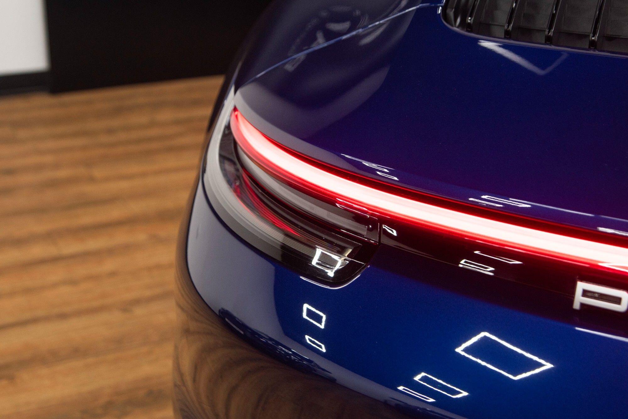 Porsche 911 view 24