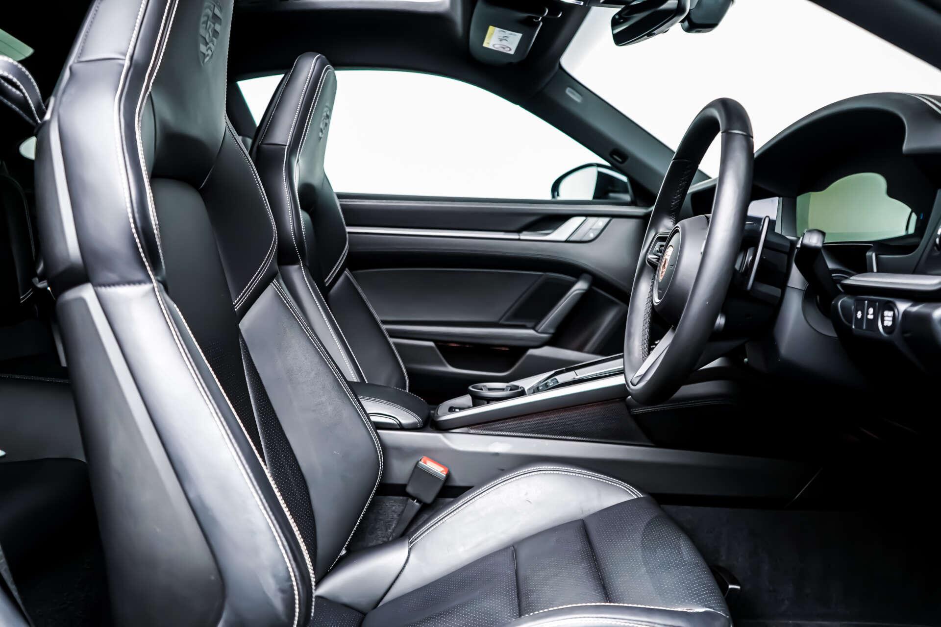 Porsche 911 view 6