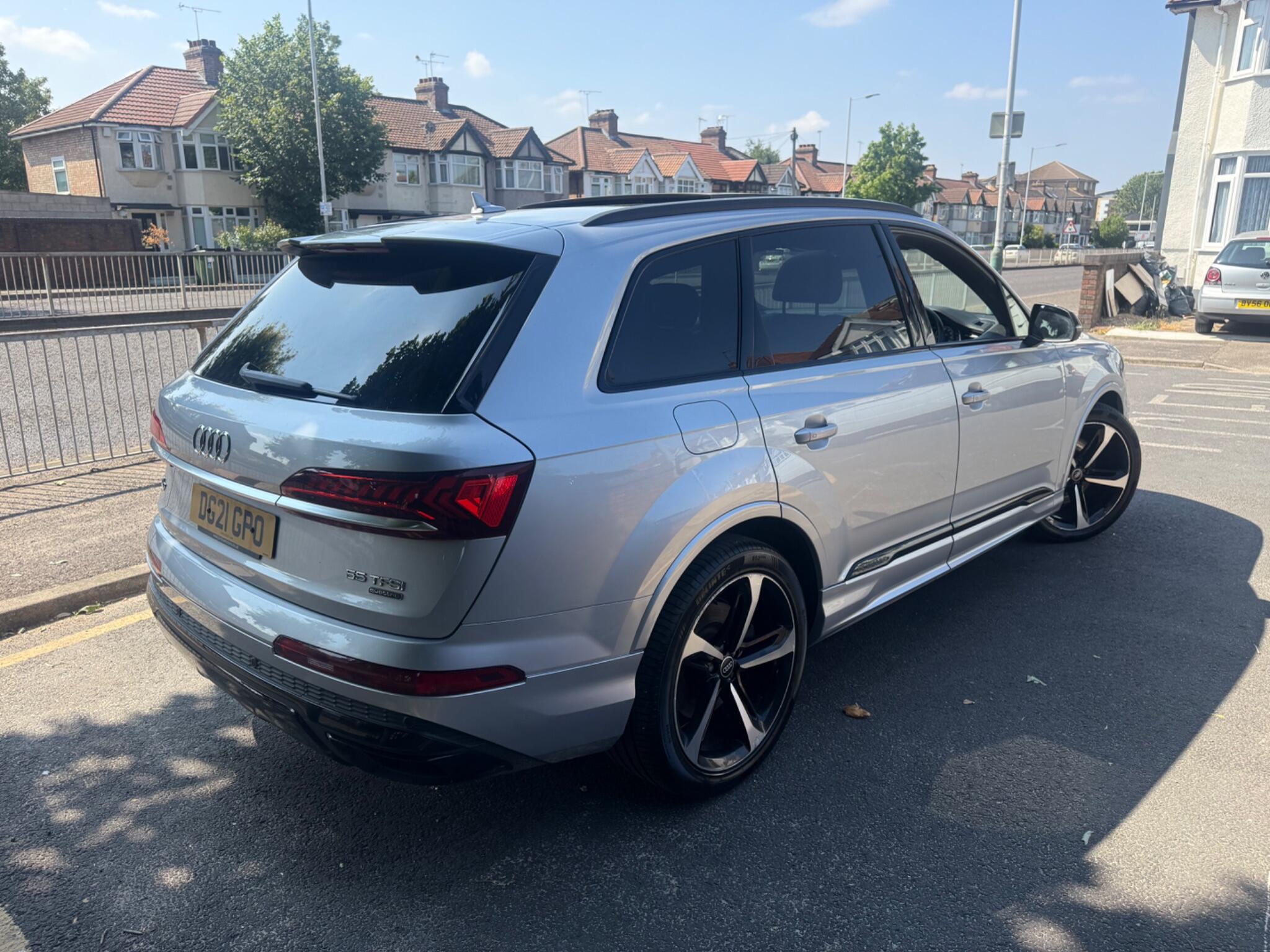 Audi Q7 view 6