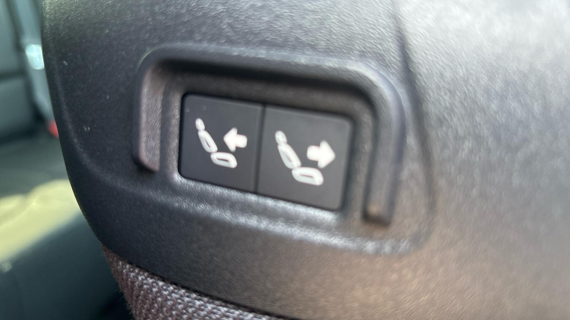 Land Rover Defender view 41