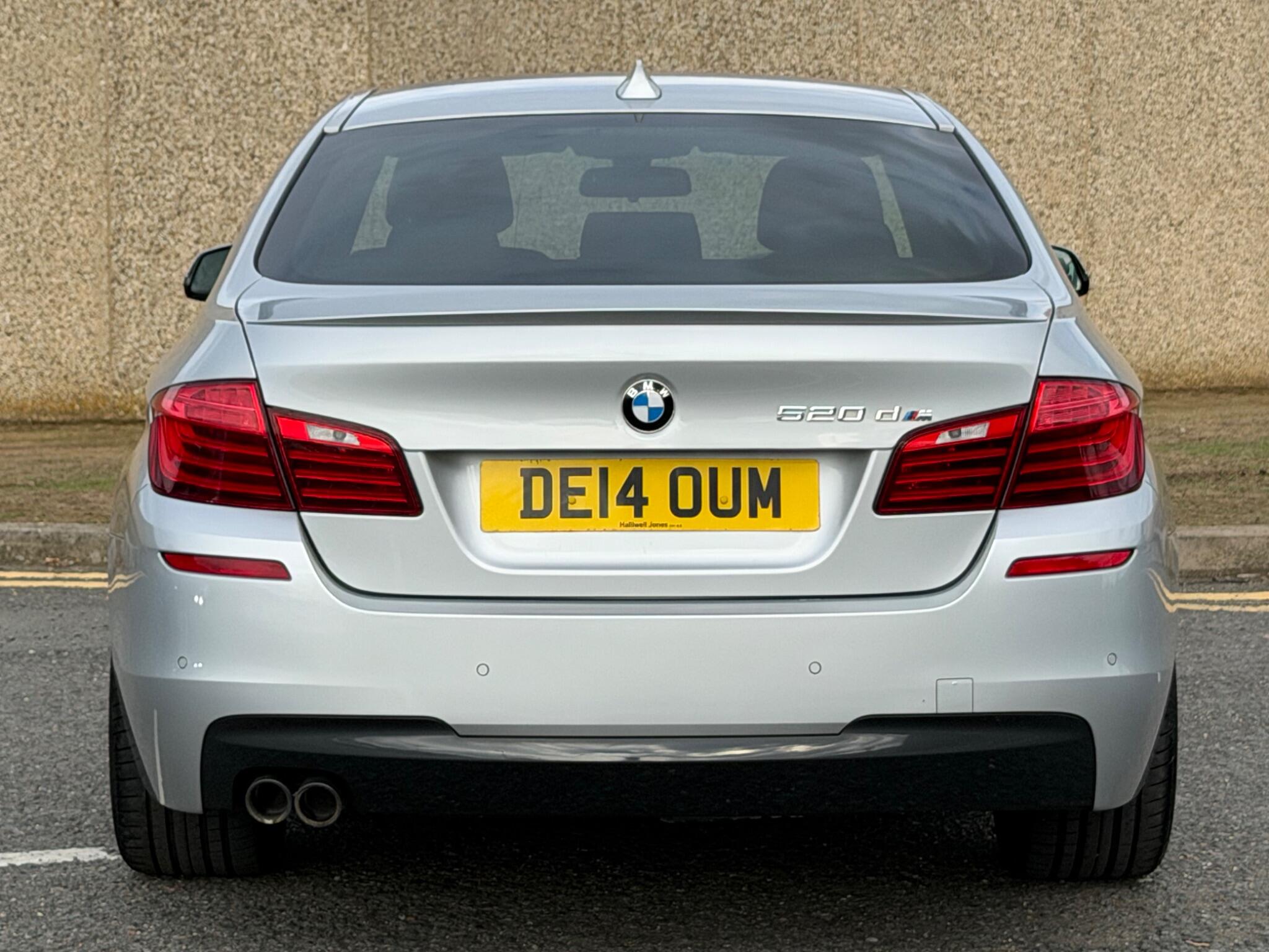 BMW 5 Series view 11