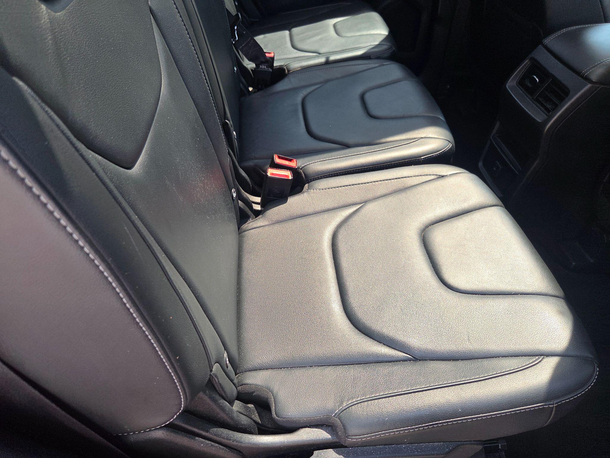 Ford S-Max view 13
