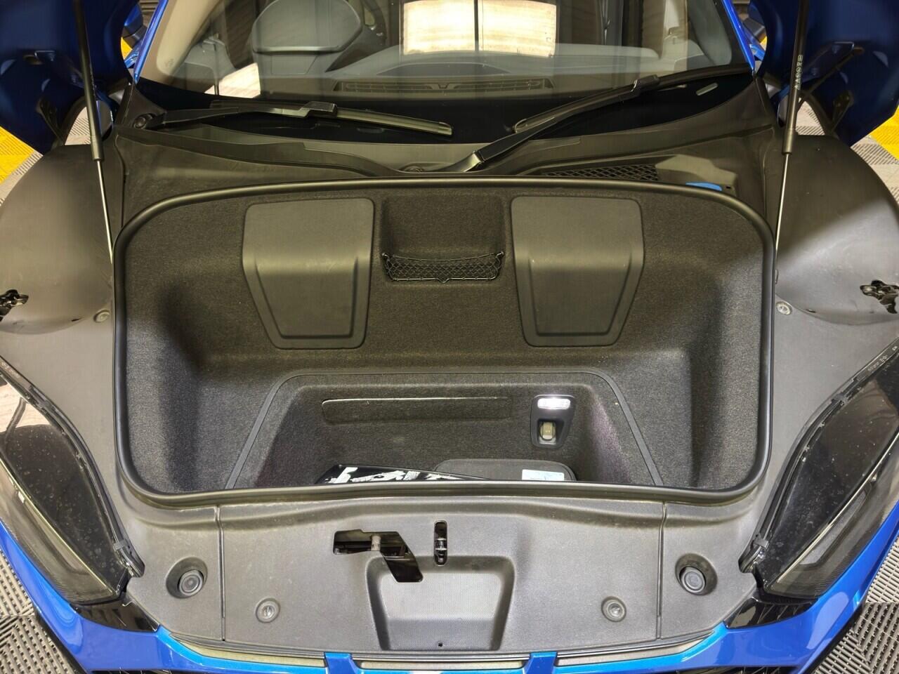 Audi R8 view 22
