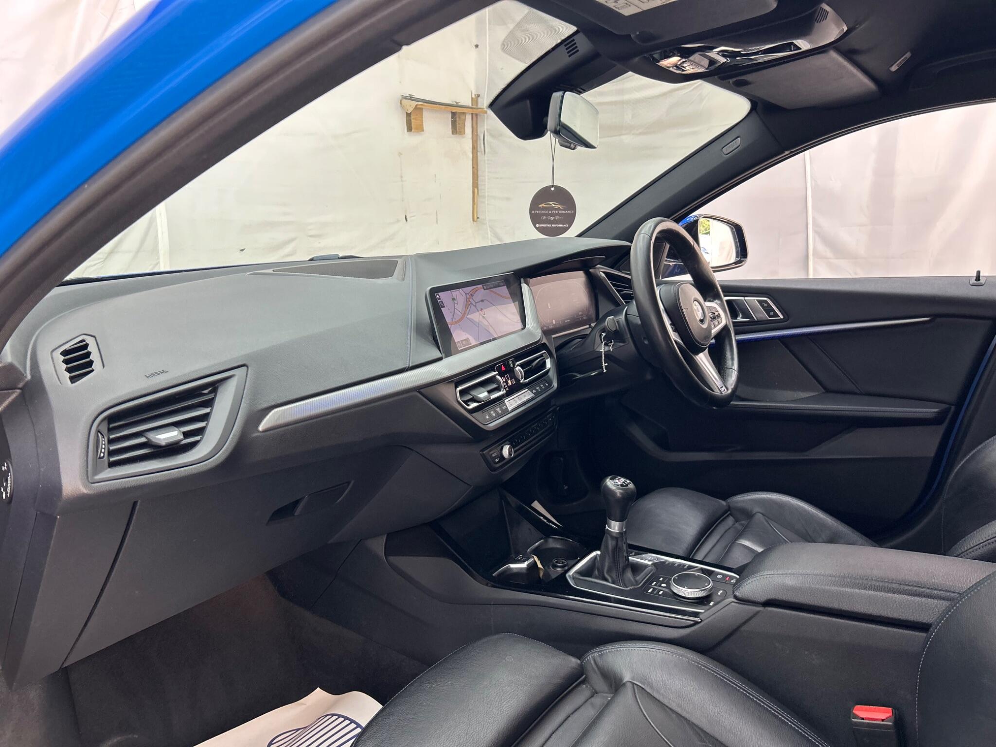 BMW 1 Series view 17