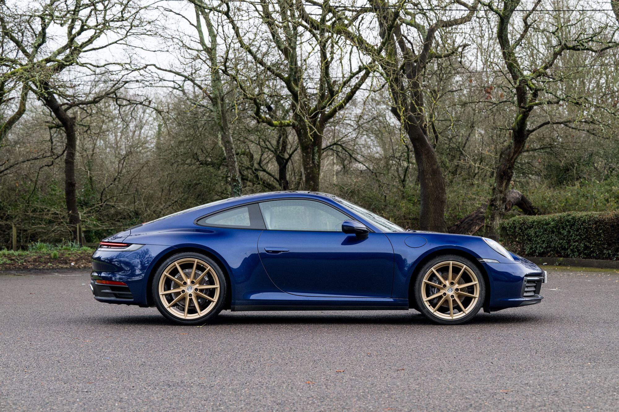 Porsche 911 view 8