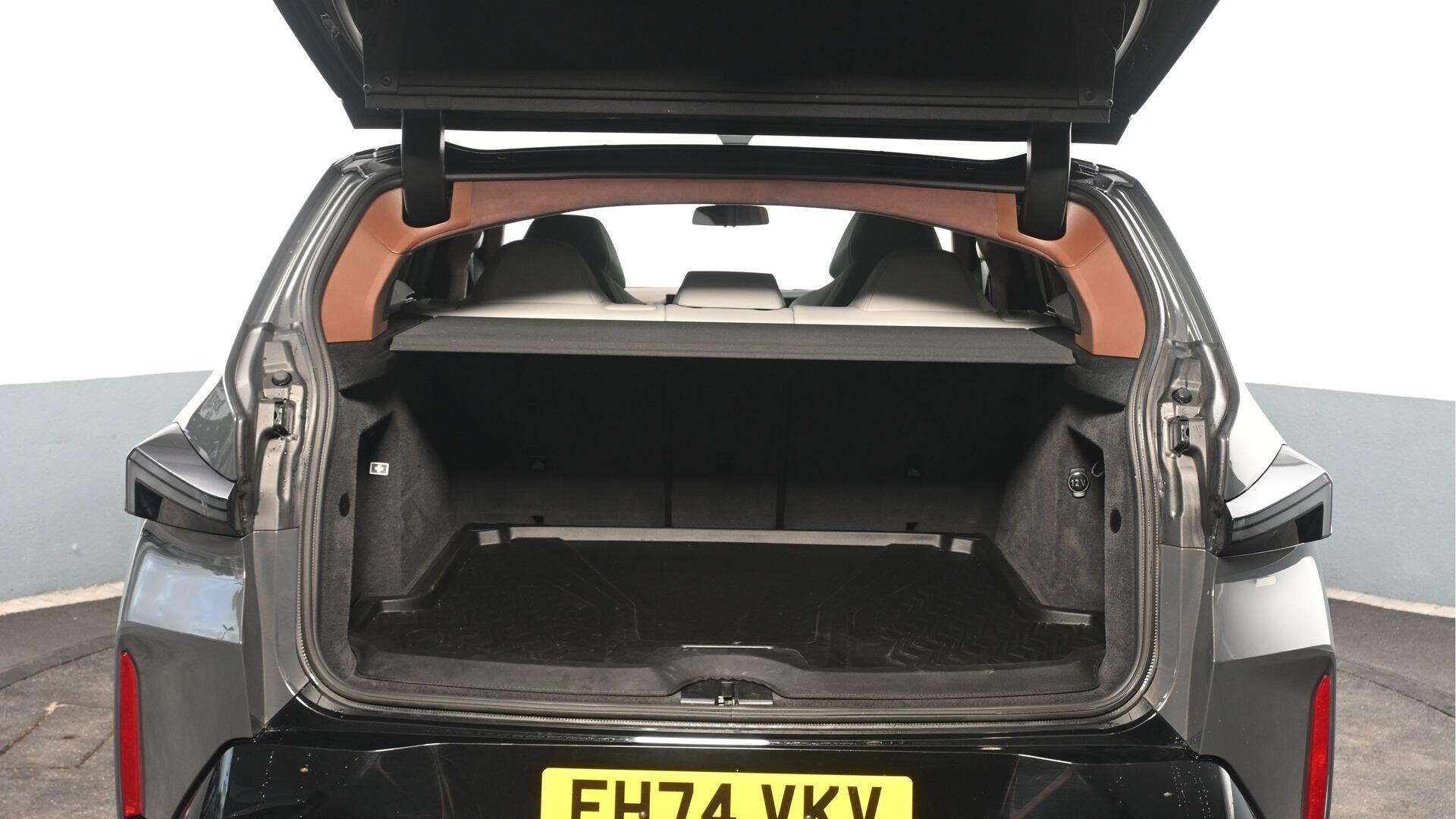 BMW XM view 13