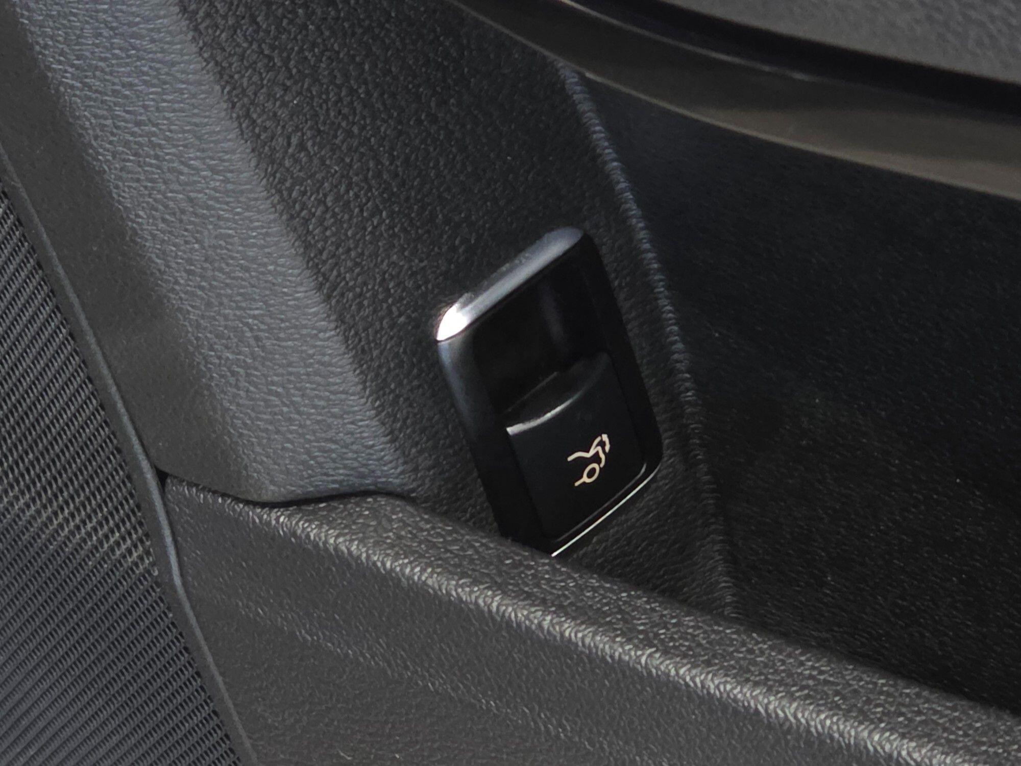 Mercedes-Benz E-Class view 93