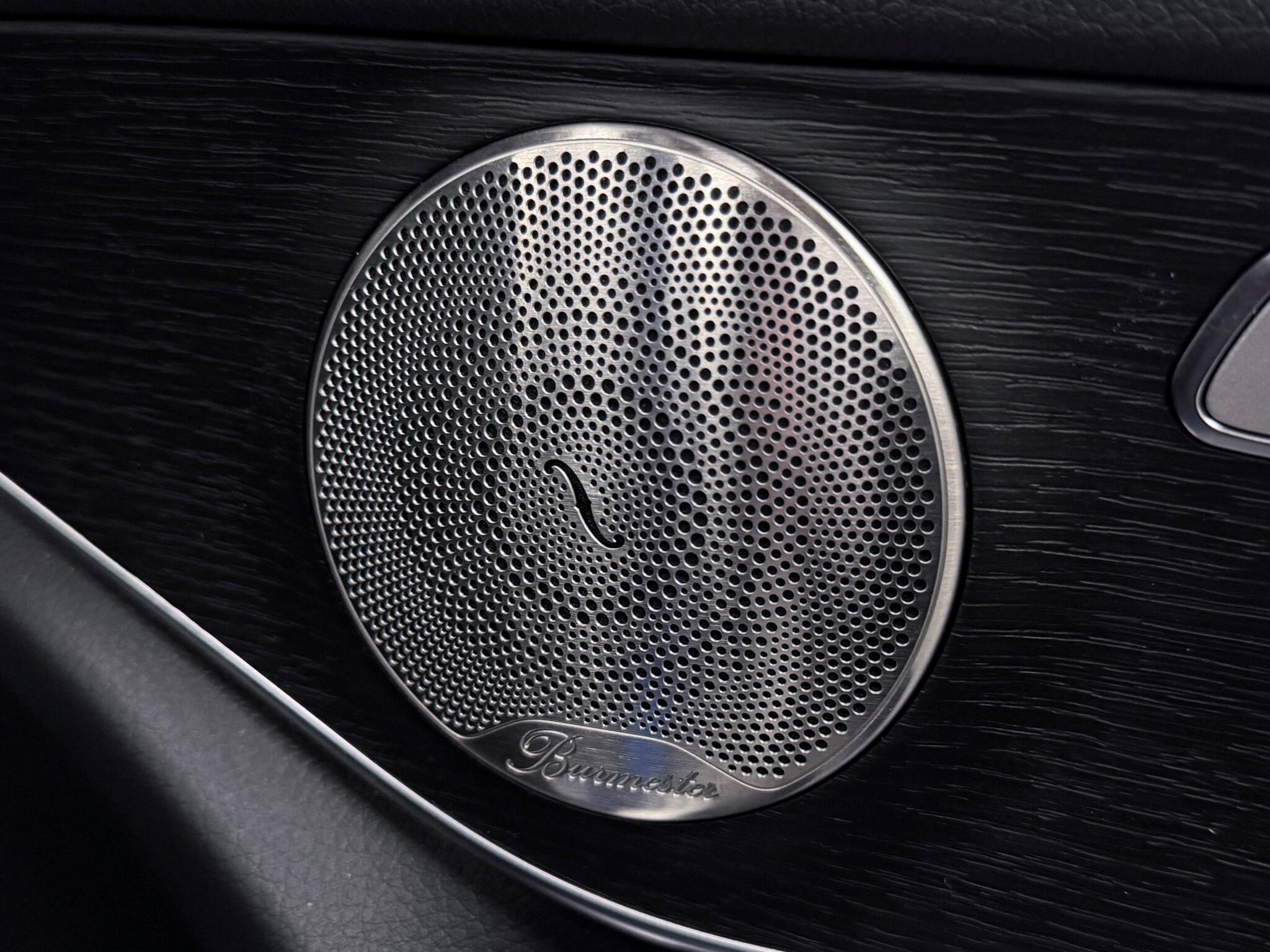 Mercedes-Benz GLC view 29