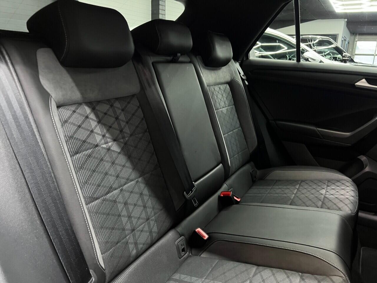 Volkswagen T-Roc view 42