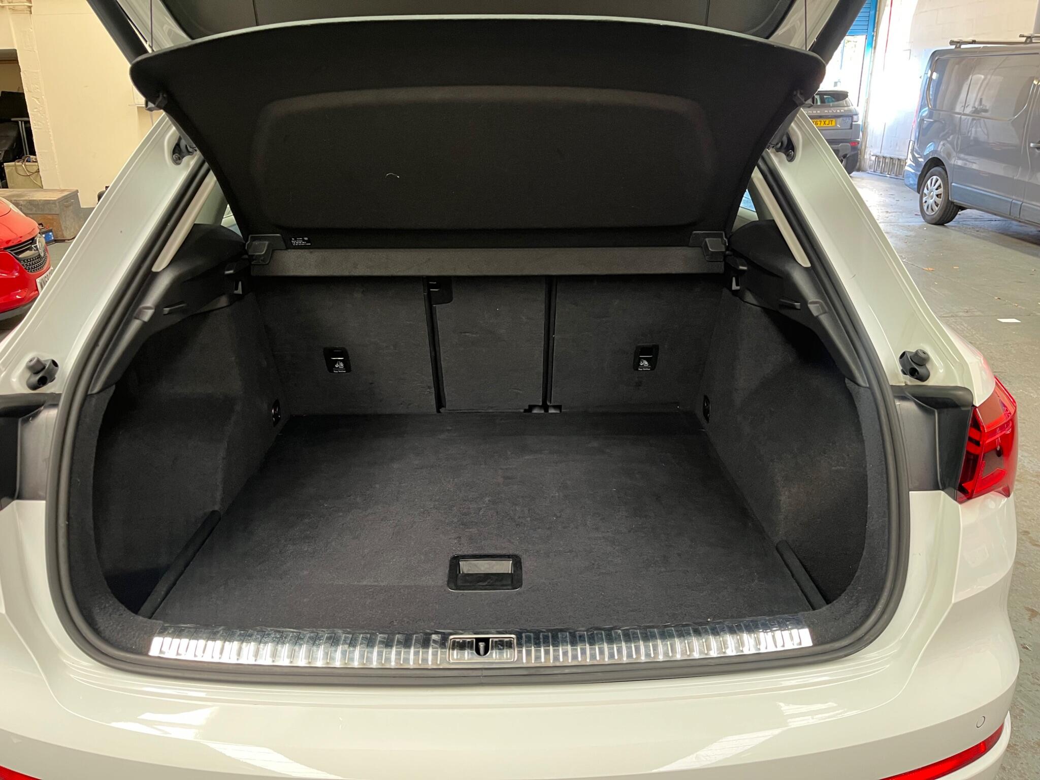 Audi Q3 view 35