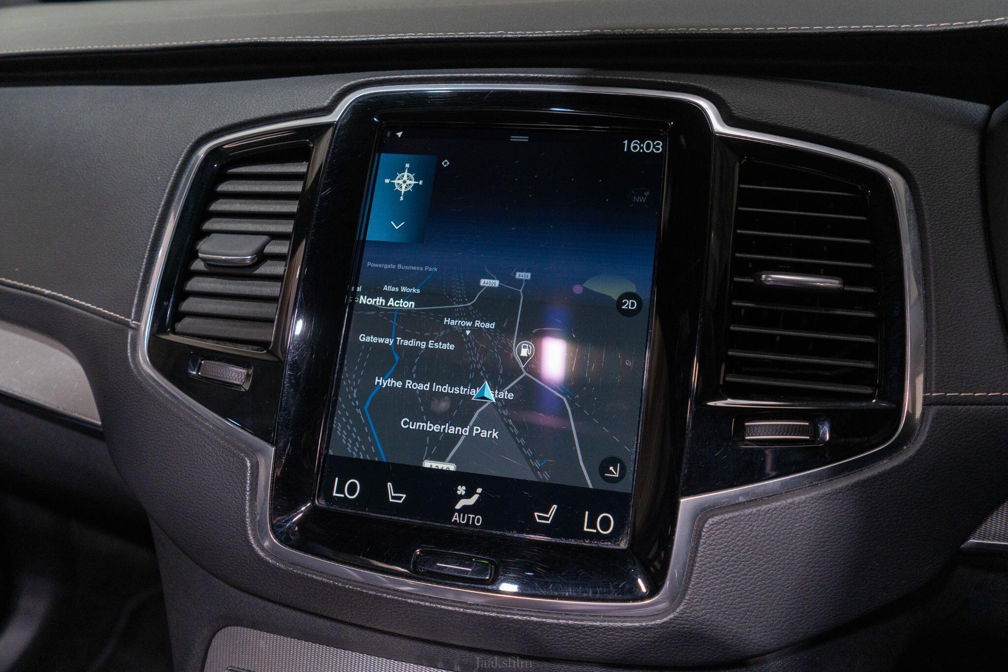 Volvo XC90 view 27