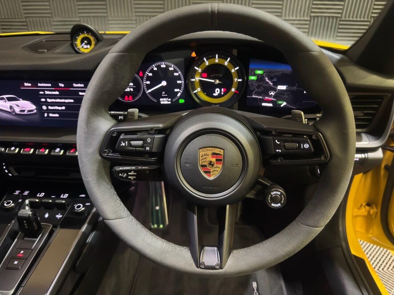 Porsche 911 view 16