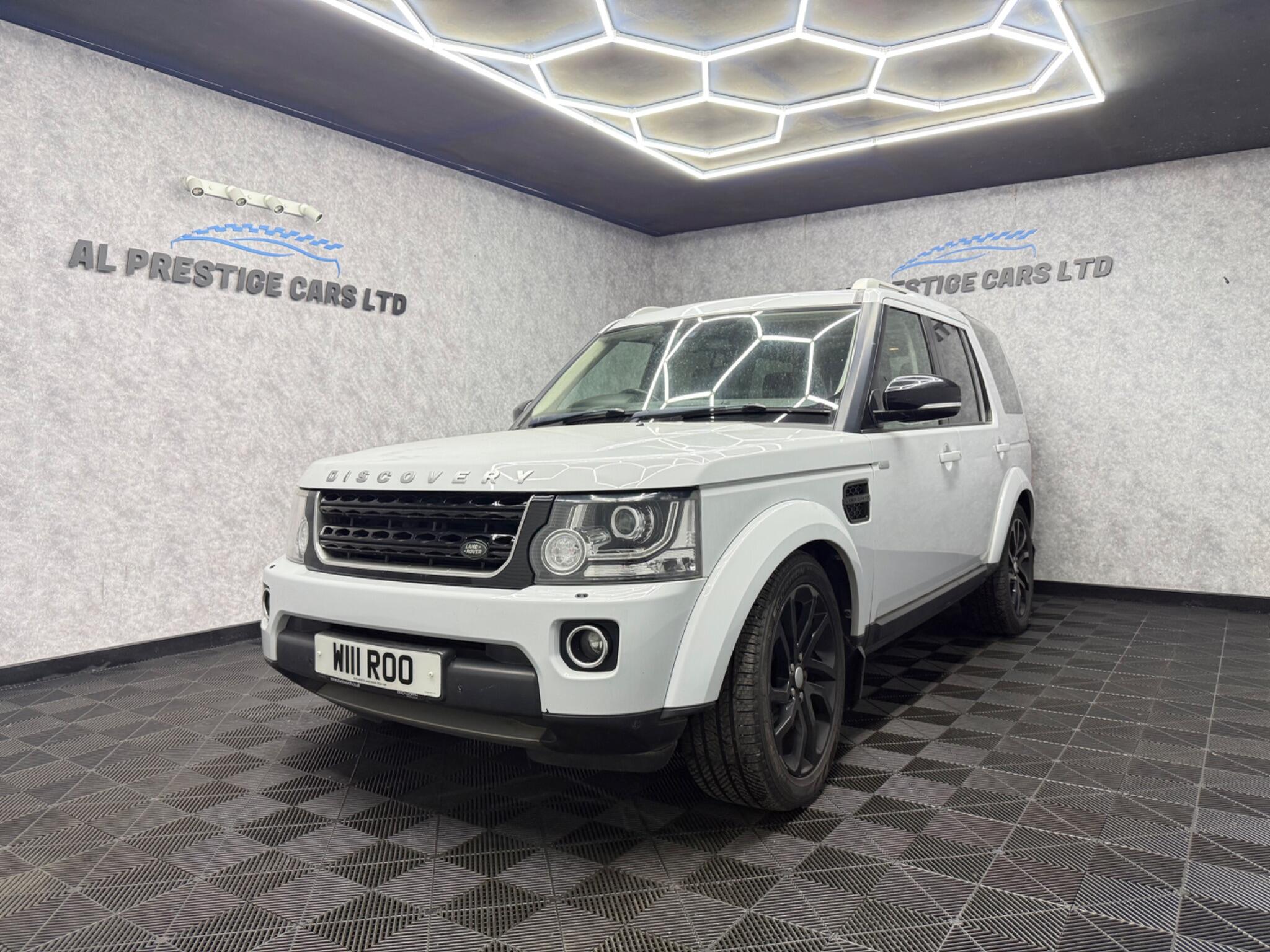 Land Rover Discovery 4 main image