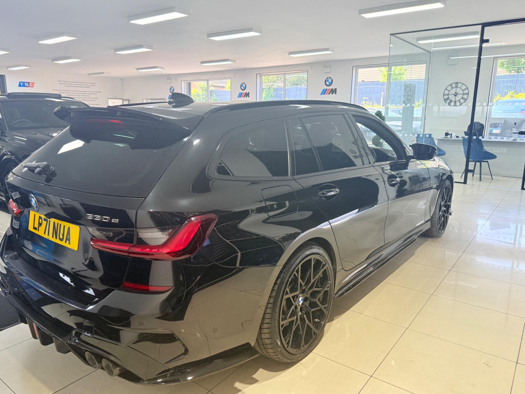 BMW 3 Series view 9