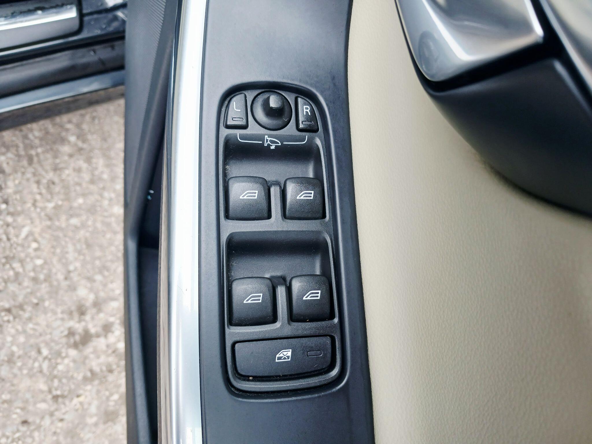 2017 Volvo XC60 image 45