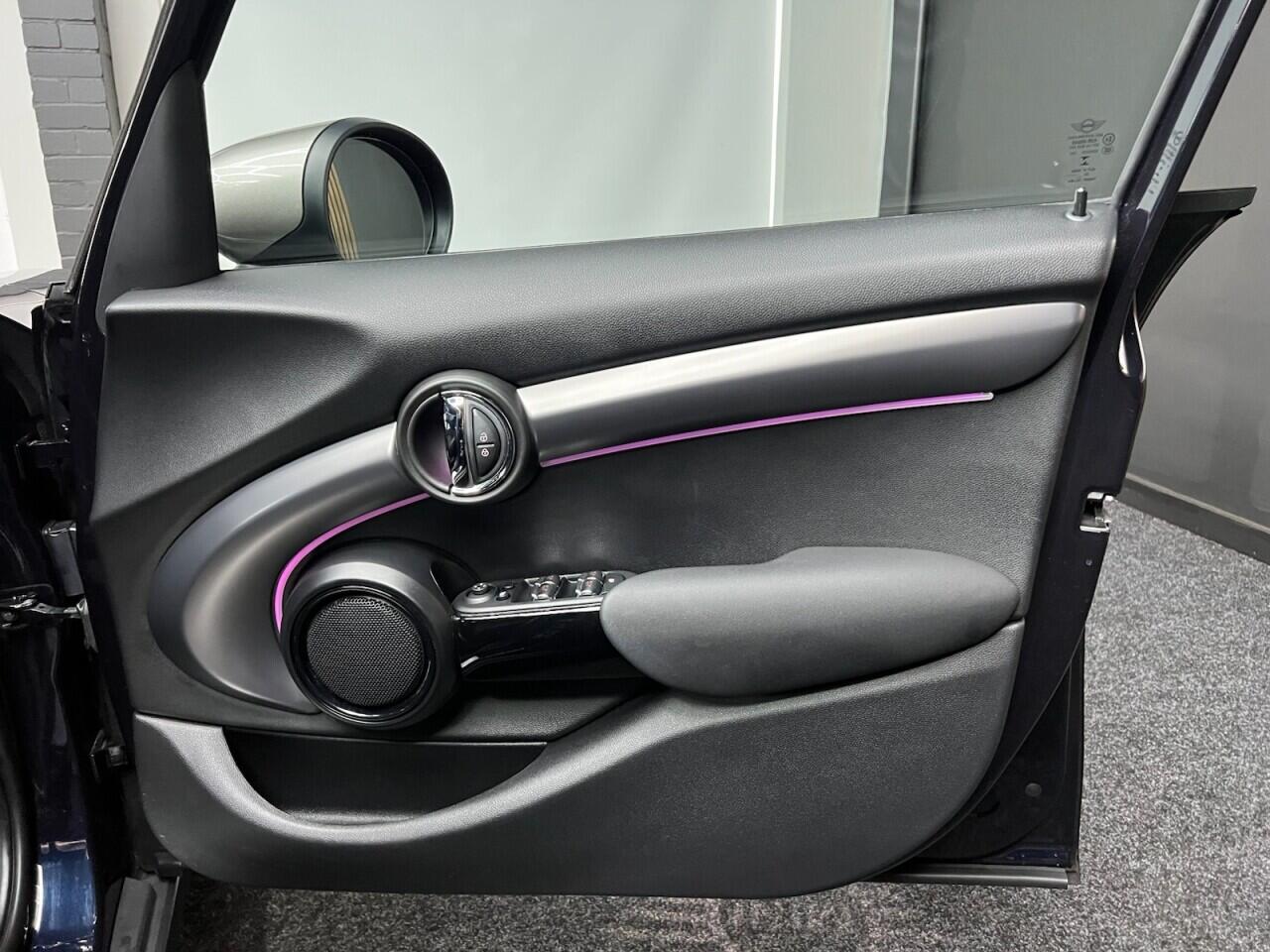 Mini Hatch view 34