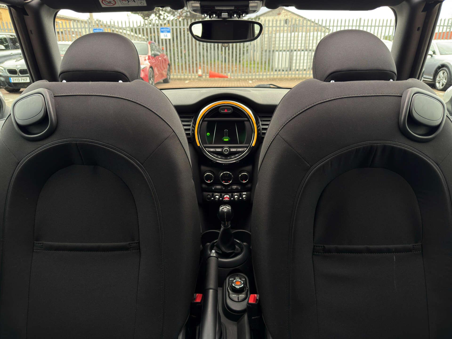 Mini Convertible view 40
