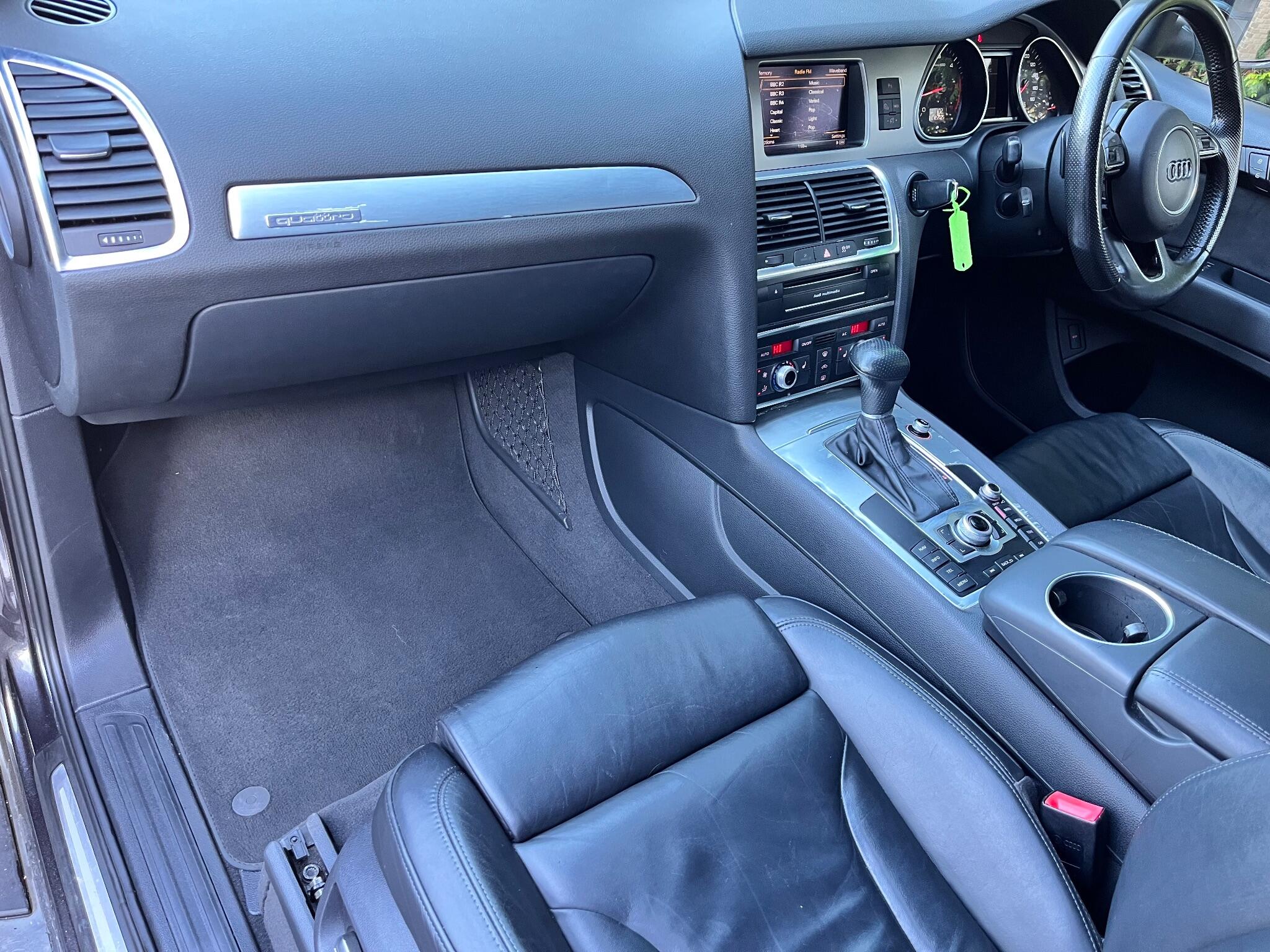 Audi Q7 view 28