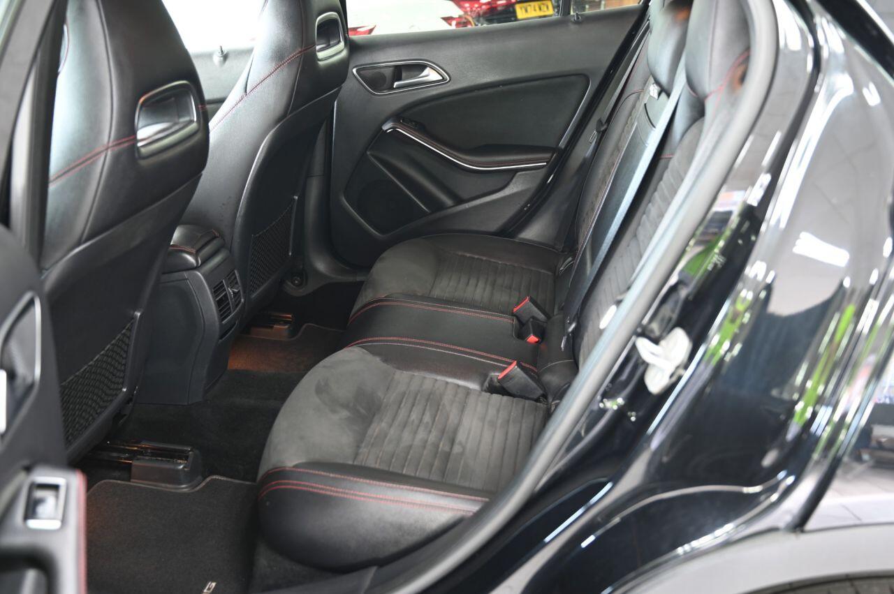 Mercedes-Benz Gla view 15