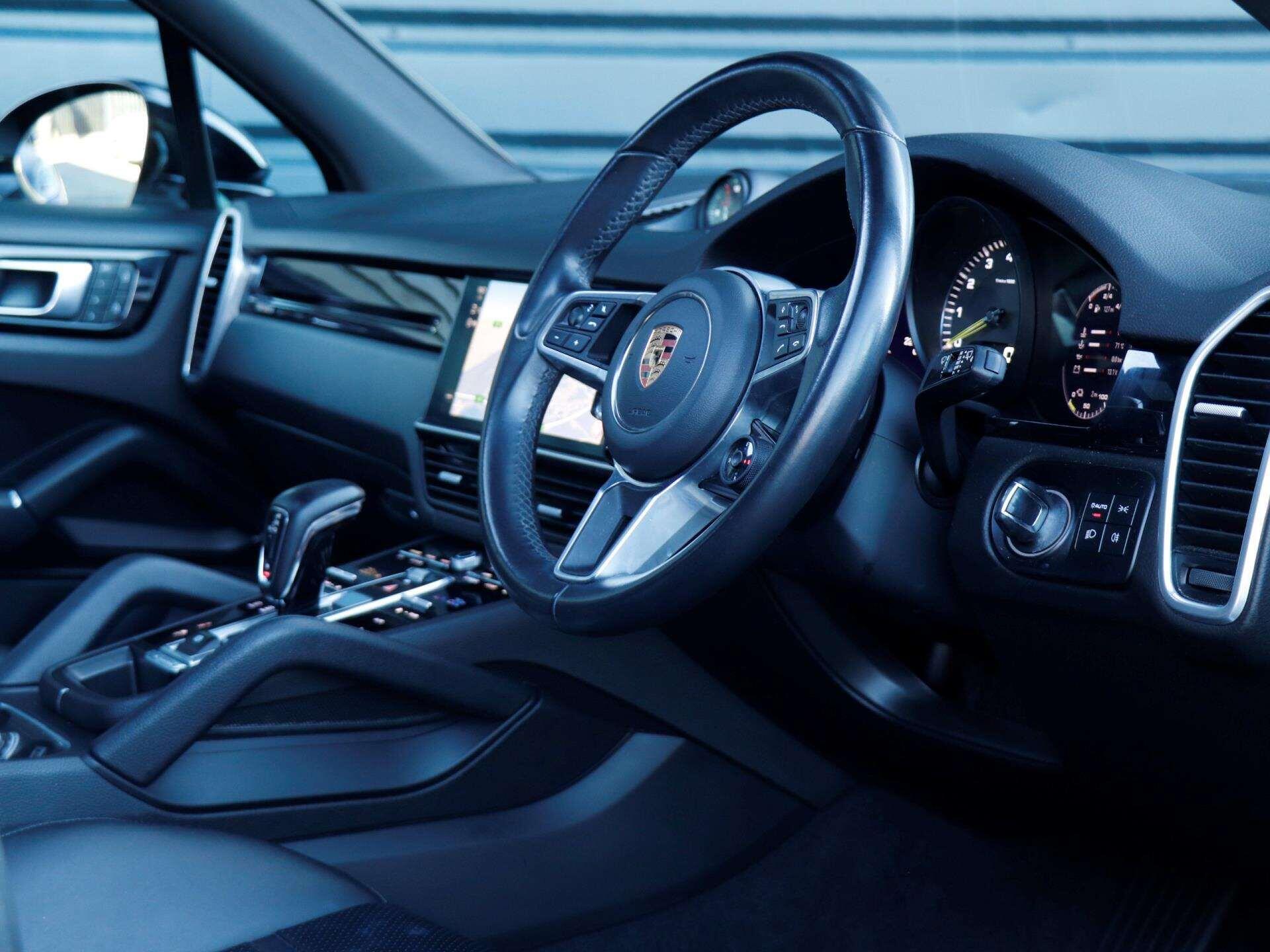 Porsche Cayenne view 11