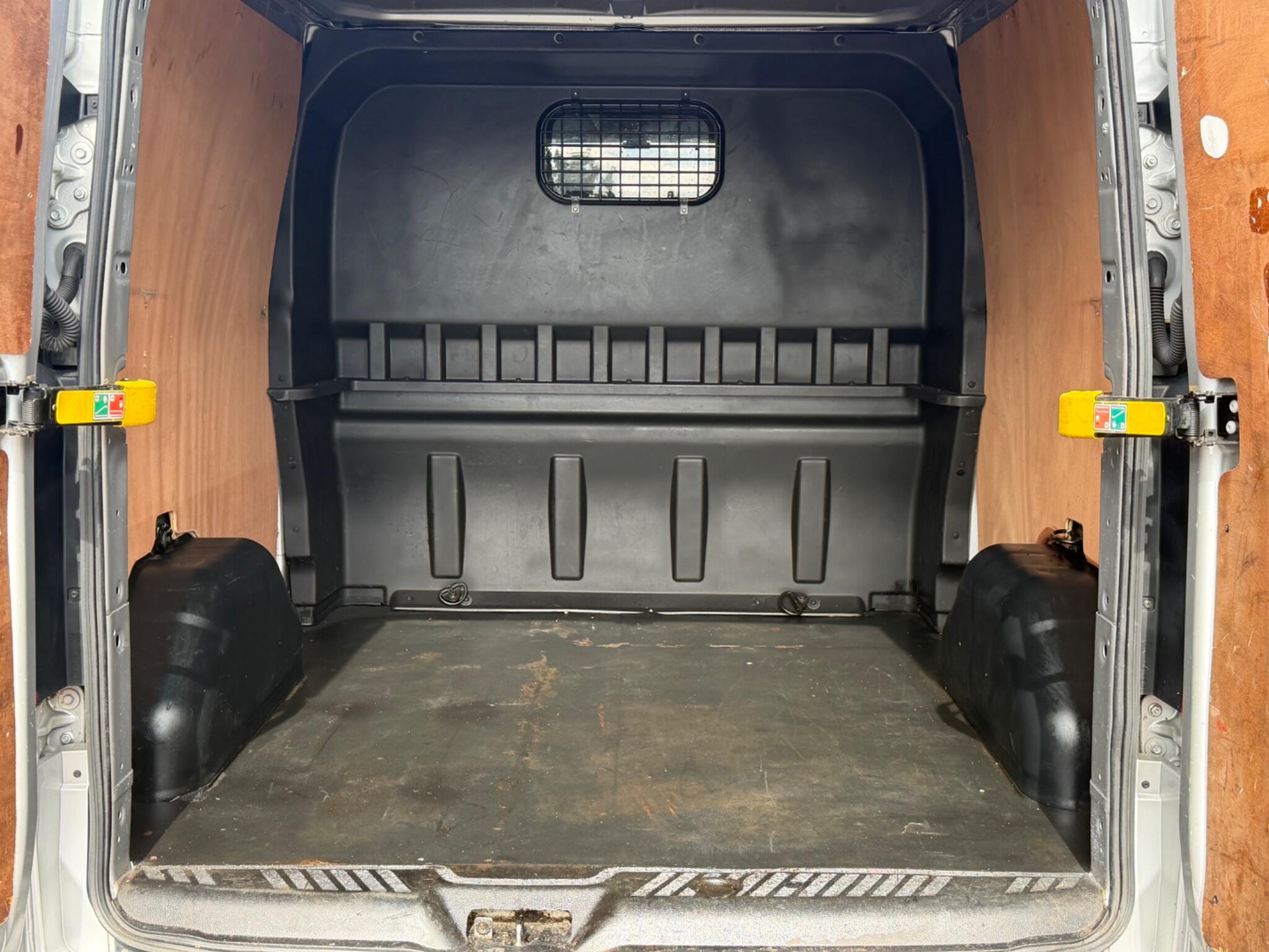 Ford Transit Custom view 30