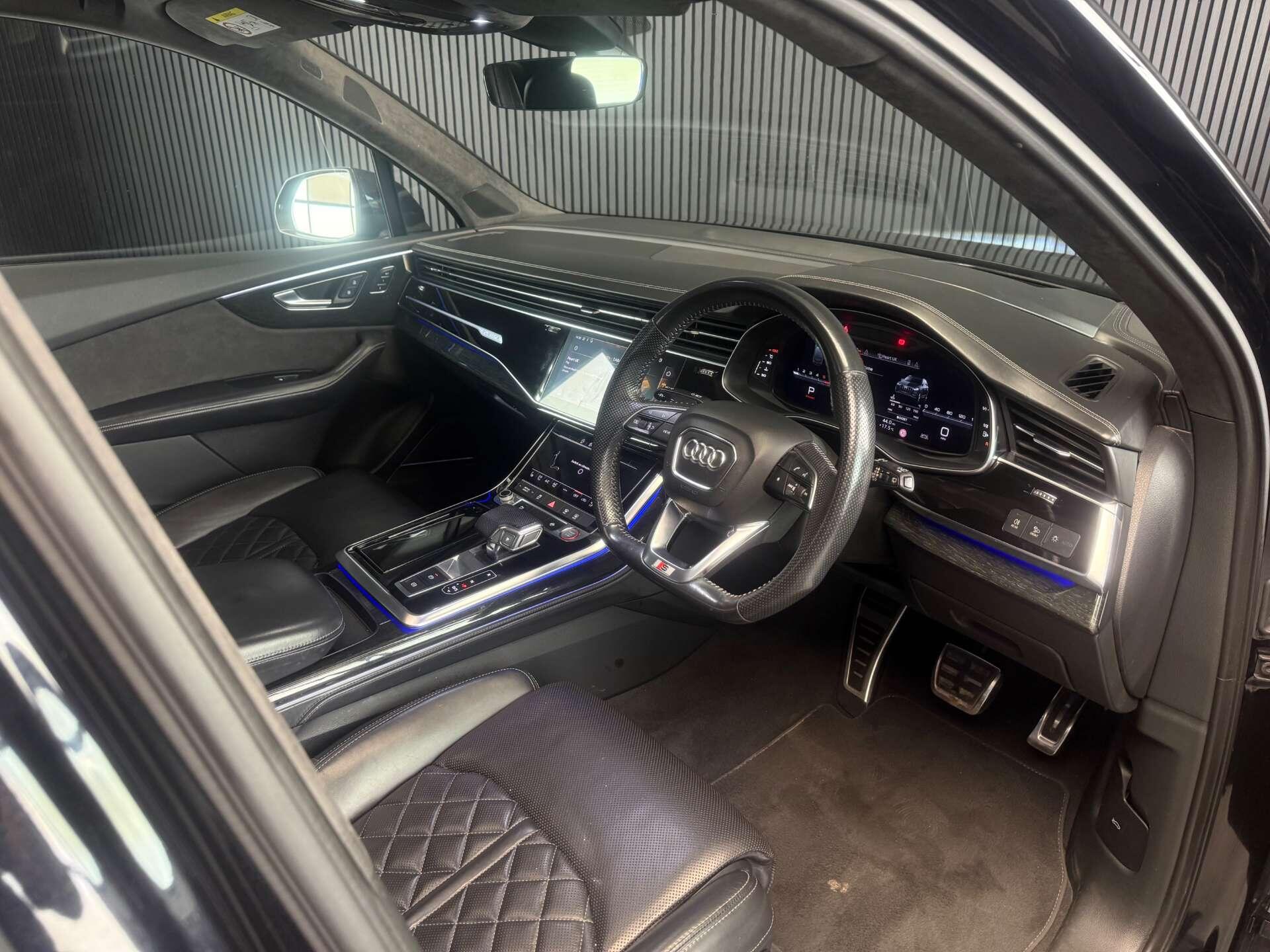 Audi SQ7 view 56