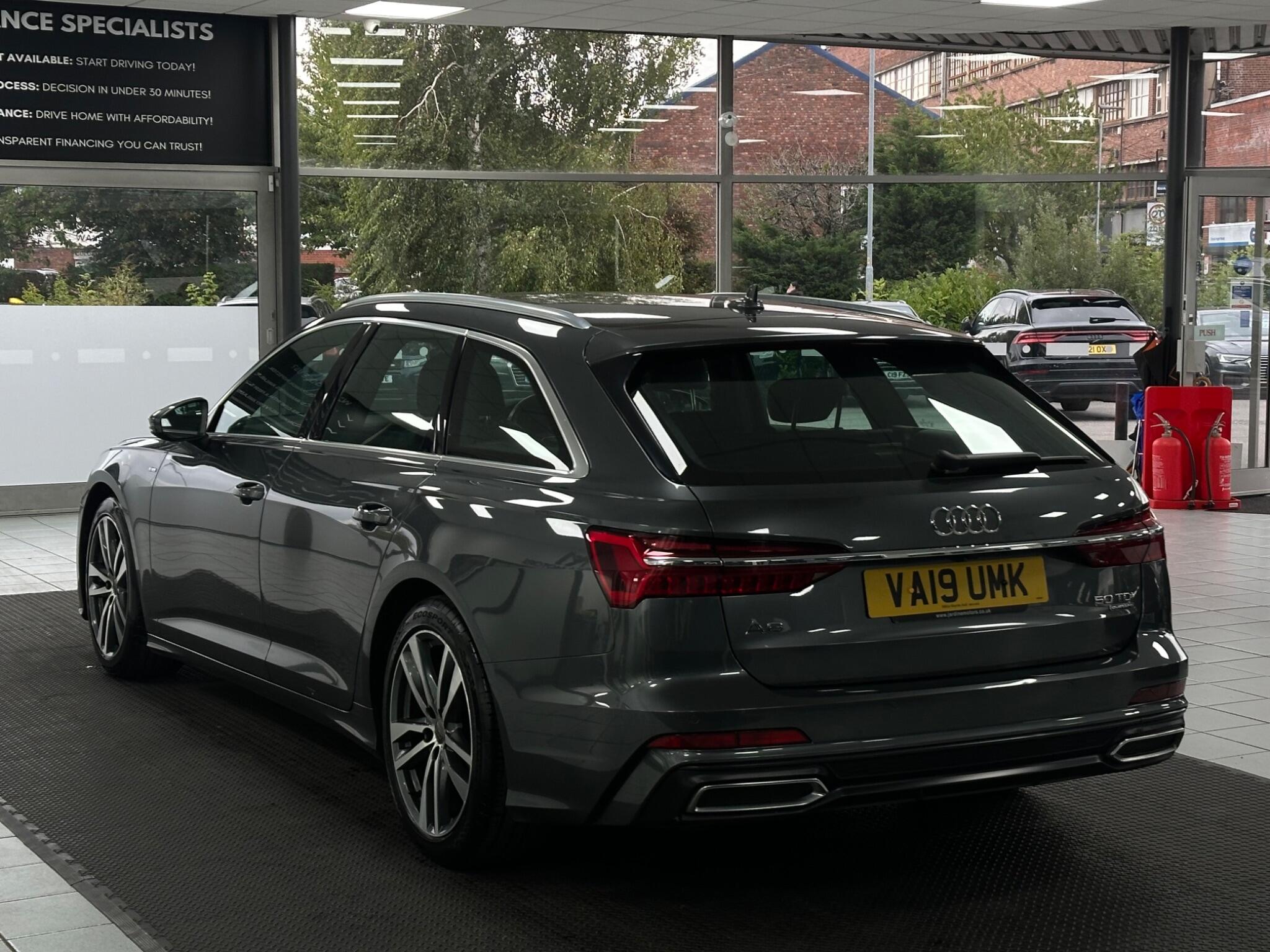 Audi A6 Avant view 10