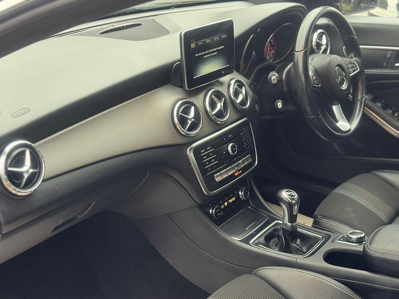 Mercedes-Benz Cla view 19