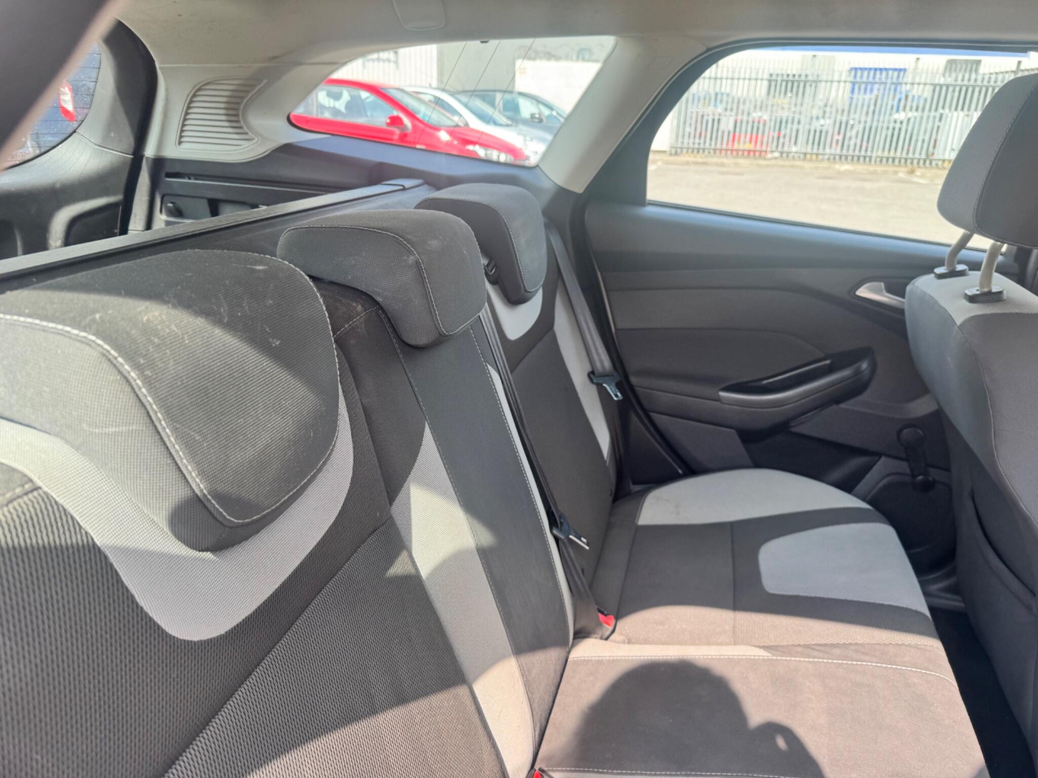 Ford Focus view 9