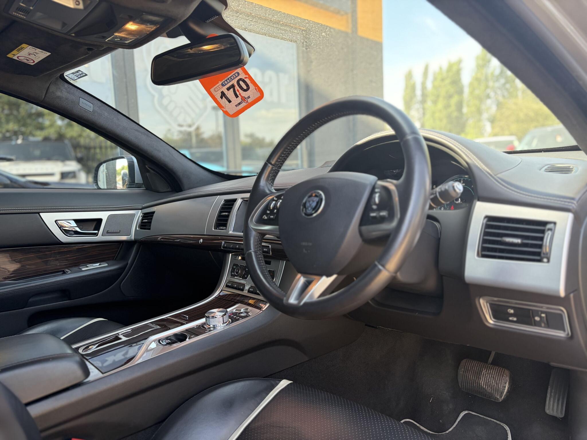 Jaguar XF view 10
